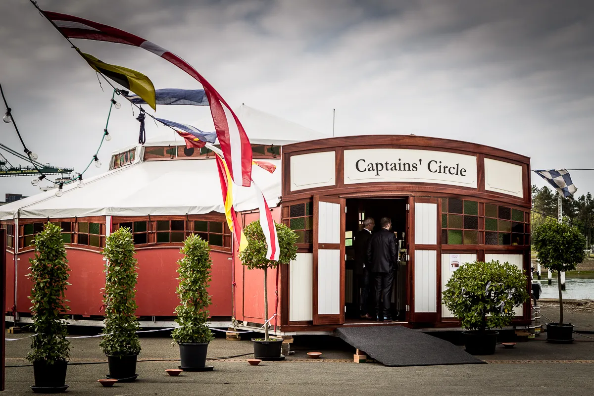 Spiegeltent Captains' Circle van Veluna Rentals in West-Vlaanderen