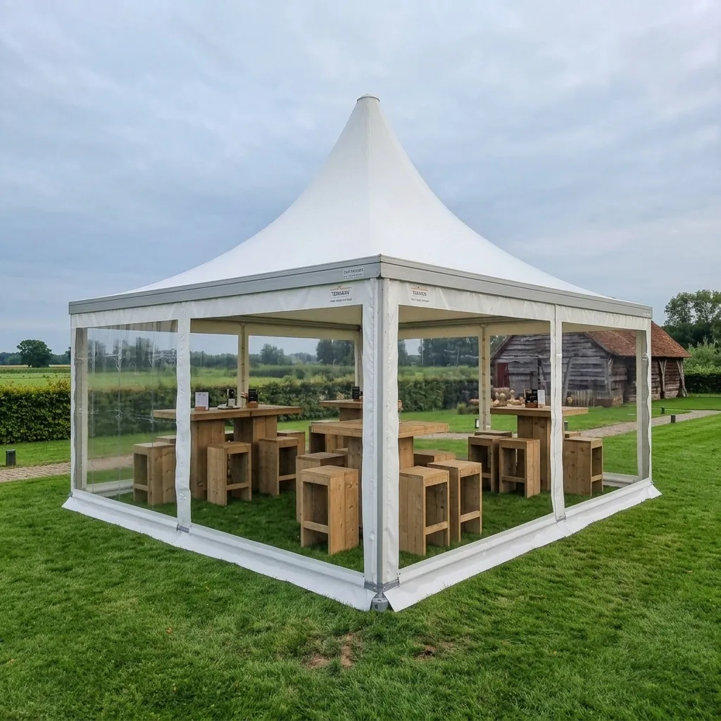 Witte pagodetent van Veluna Rentals op een evenement in West-Vlaanderen