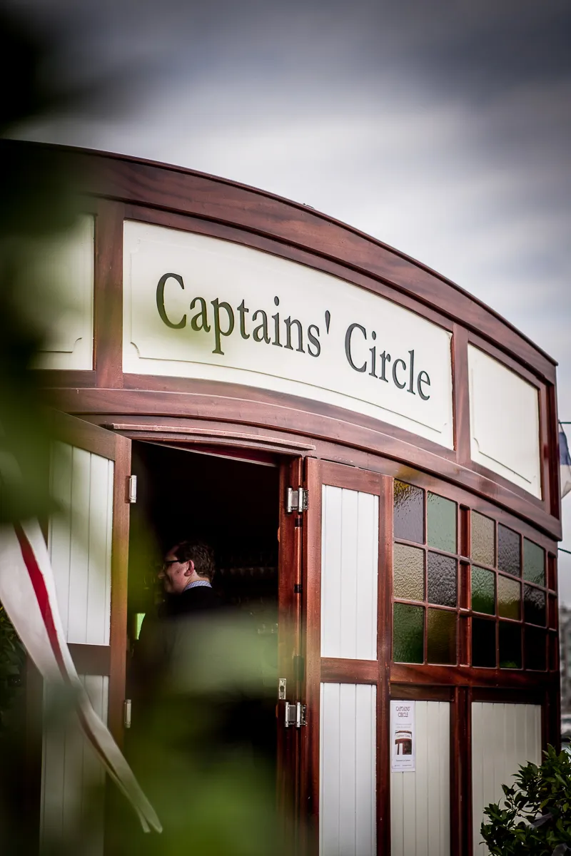 Spiegeltent Captains' Circle tijdens de Havenfeesten in Blankenberge