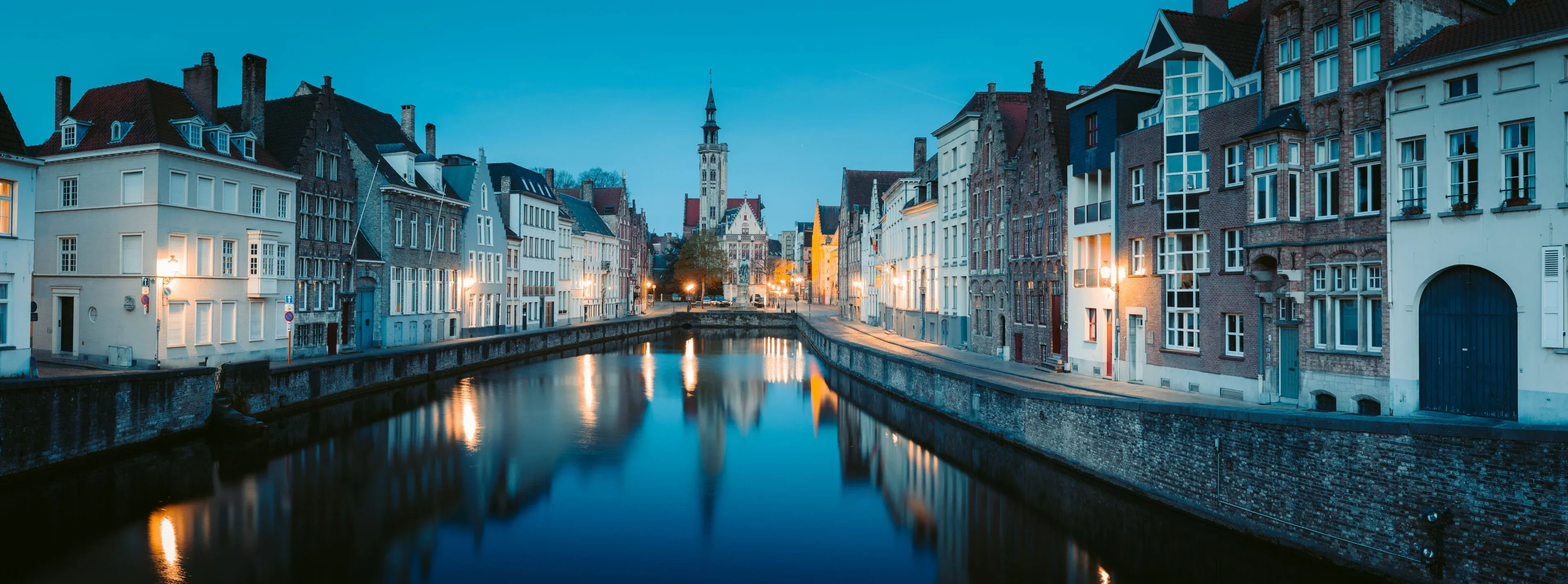 Op zoek naar een stijlvolle tent voor een feest of evenement in Knokke-Heist? Ontdek onze tenten en eventmateriaal voor trouwfeesten, recepties, tuinfeesten en bedrijfsevents aan de Belgische kust.