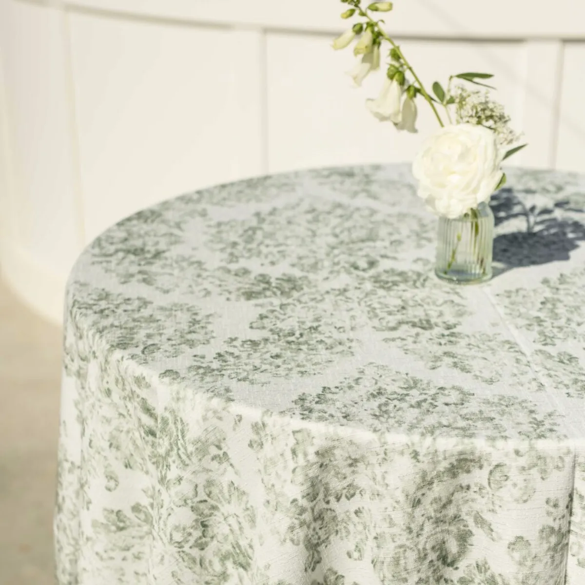 Eloise Cocktail Table Linen photocredits @linenlibrary