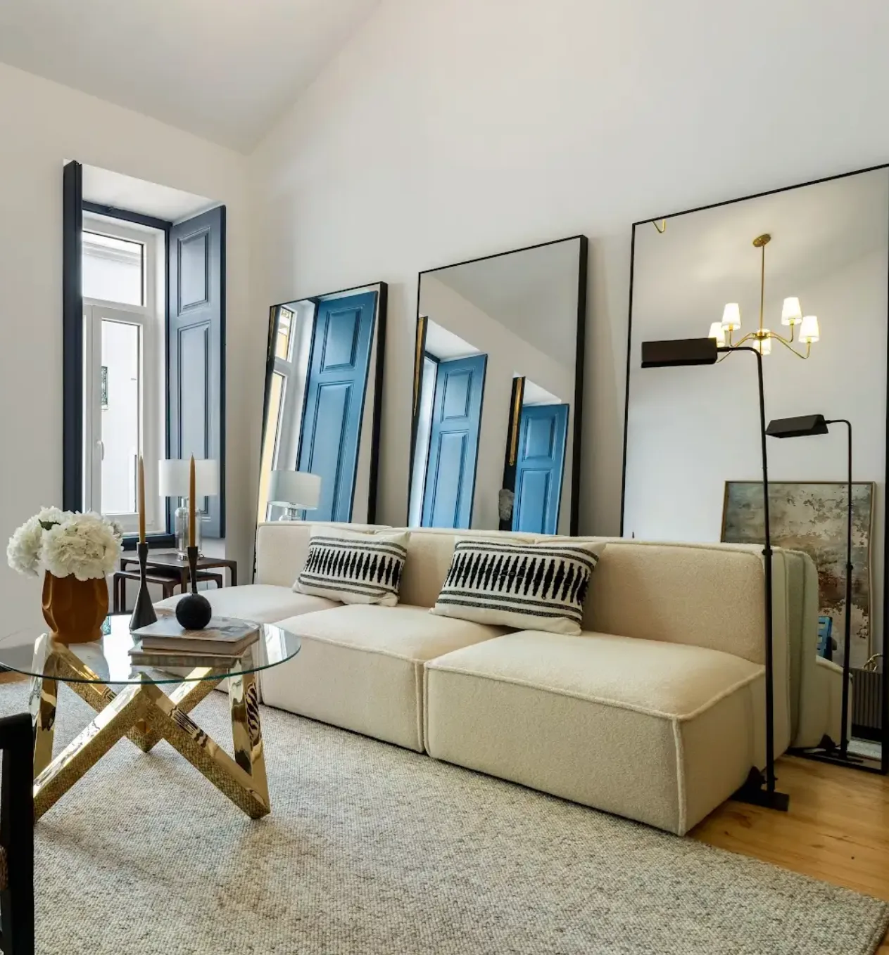 Furniture rental in Lisbon with modern living room setup for expats and relocations — Furnirent