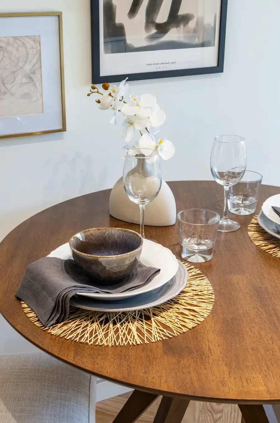 Expat living in a fully furnished Lisbon apartment with rental furniture — Furnirent