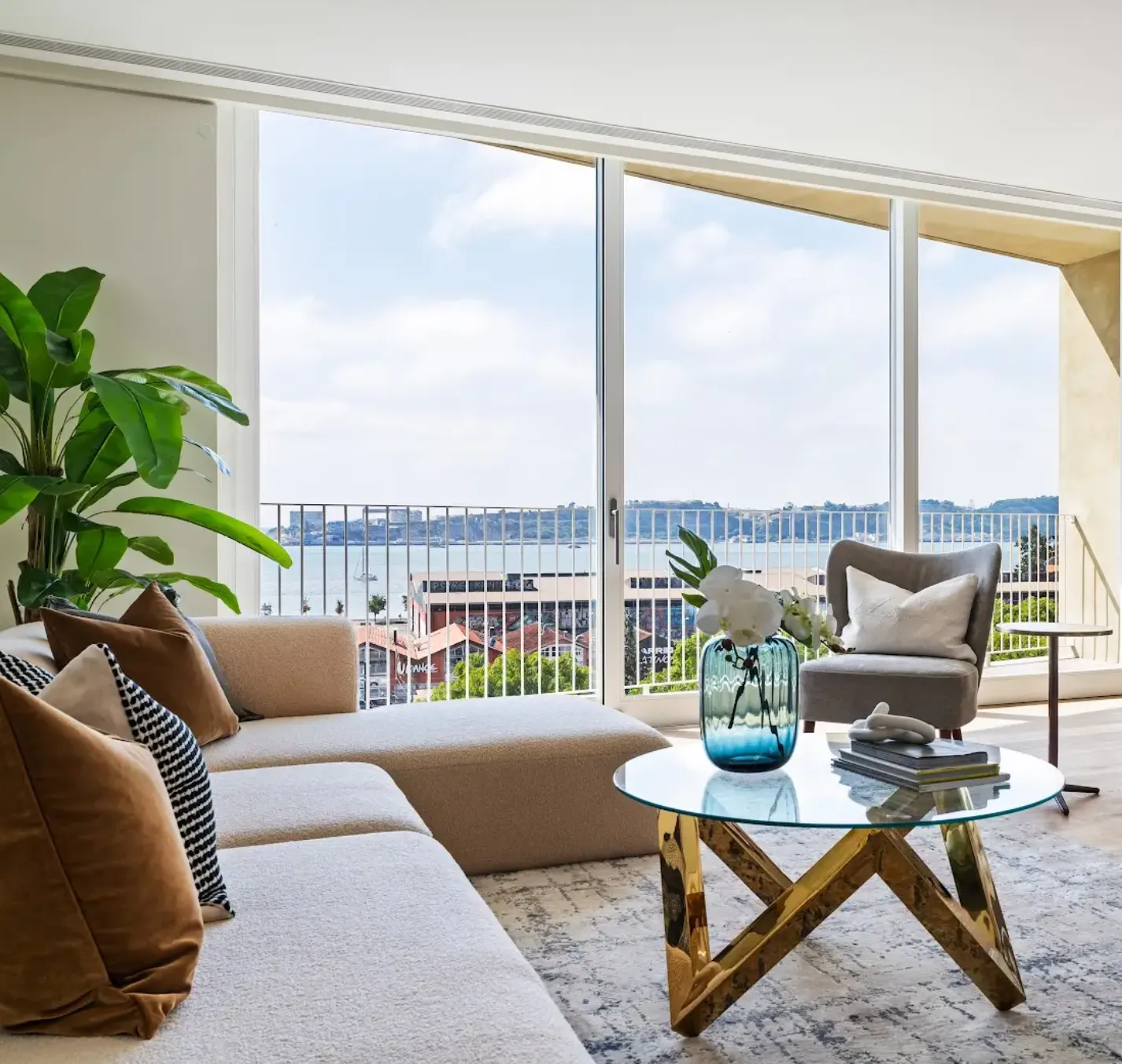 Furnished apartment in Porto for expats, students and temporary living — Furnirent