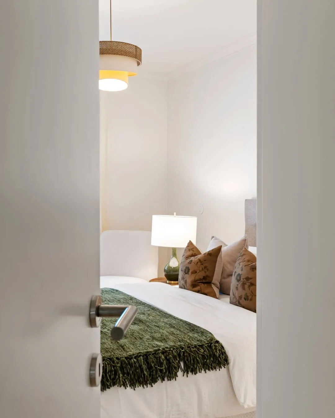 Furniture rental in Algarve with modern living room setup for expats and relocations — Furnirent