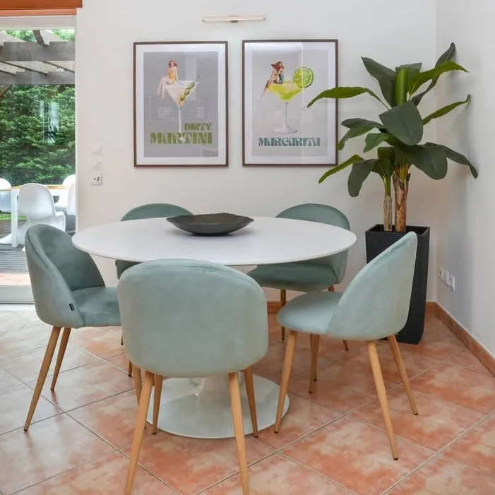 Professional furniture delivery and installation in Algarve apartment — Furnirent