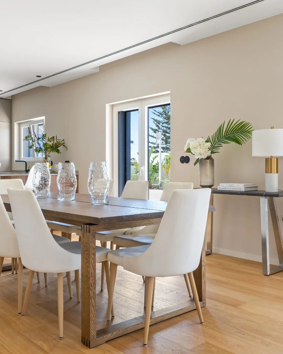 Furniture rental service support and consultation in Algarve — Furnirent