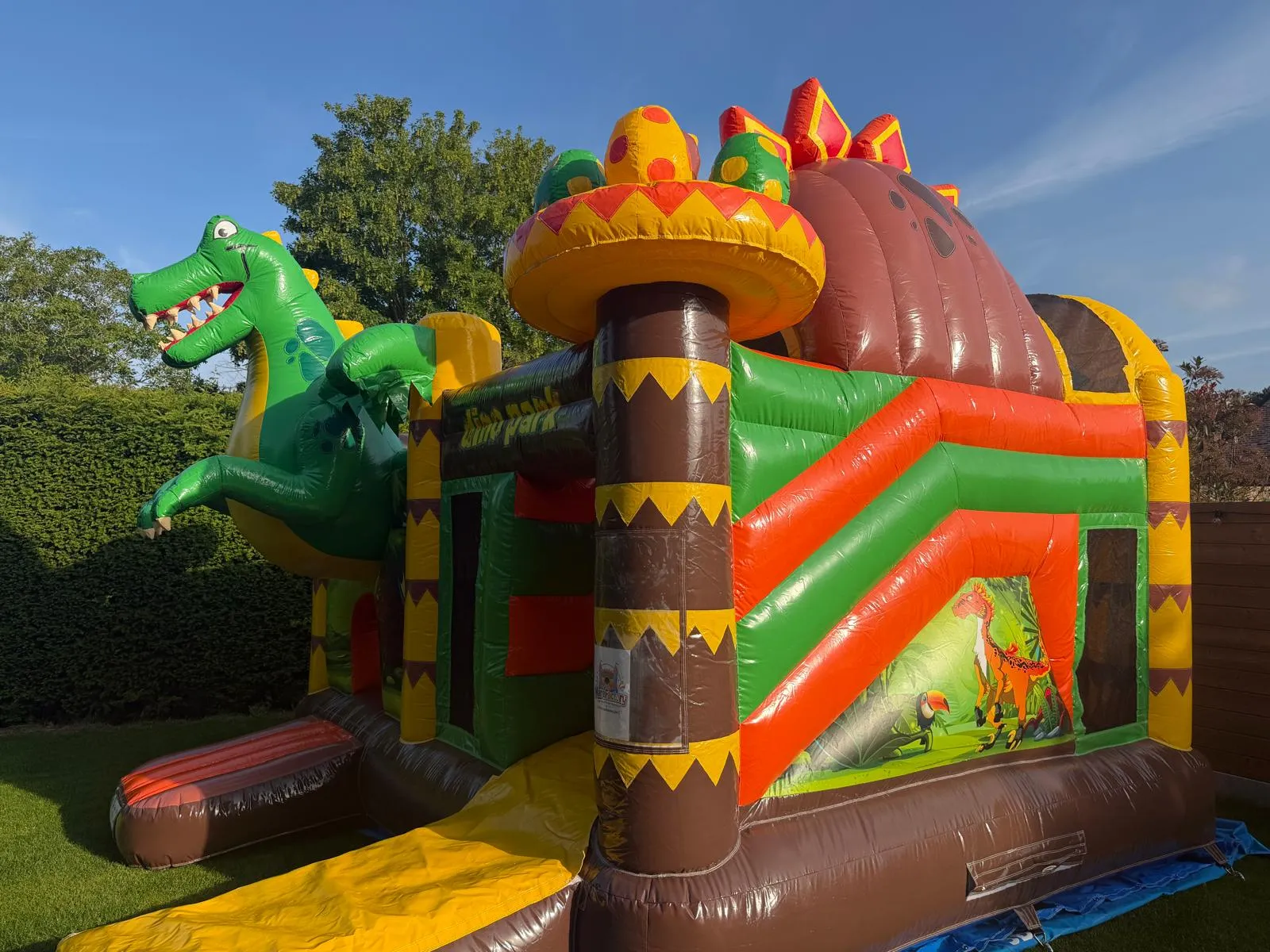 Springkasteel dino