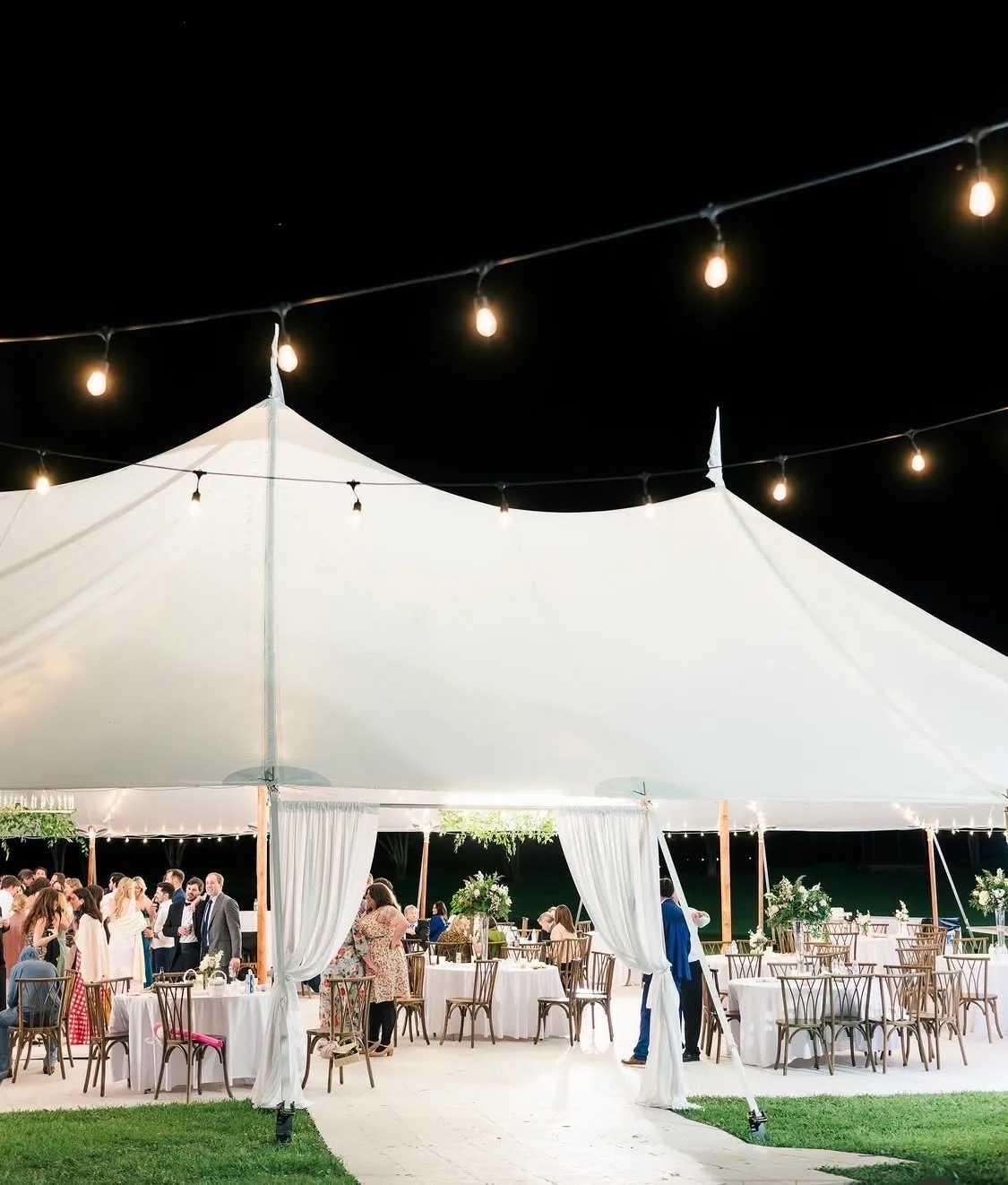 Baton Rouge Tent Rentals.   We offer table and chair rentals for all occasions including weddings, corporate events, tailgates and back yard parties. 