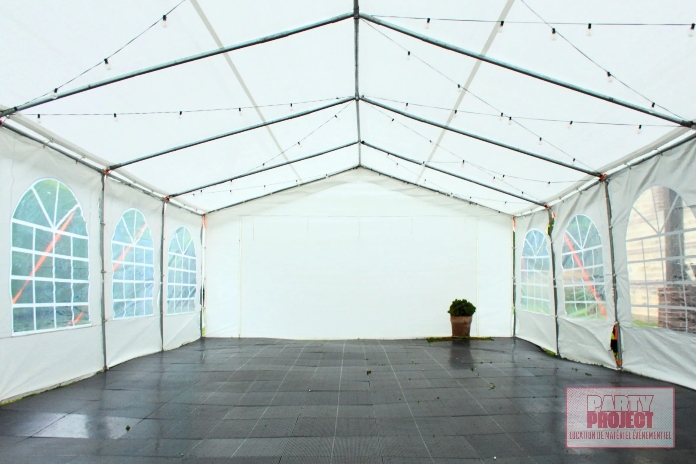 location tente de reception chapiteau avec plancher au sol en location normandie le havre seine maritime gonfreville gainneville fecamp etretat tonnelle et barnum a louer evenement reception privee plancher de reception particulier ou professionnel