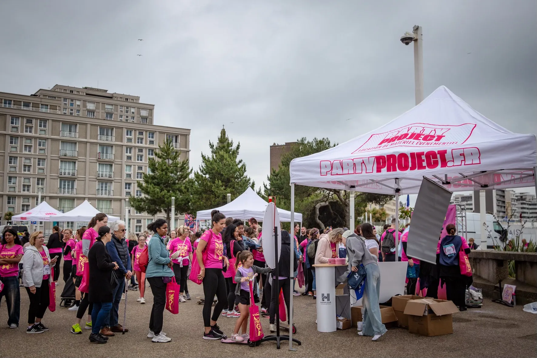 Location tente pliante stand évènement foire kermesse sportif associatif culturel Le Havre Normandie Seine-Maritime Eure Calvados 3x3 3x6 3x12 tente de réception événement sportif caritatif le havre normandie deauville etretat yport eure calvados
