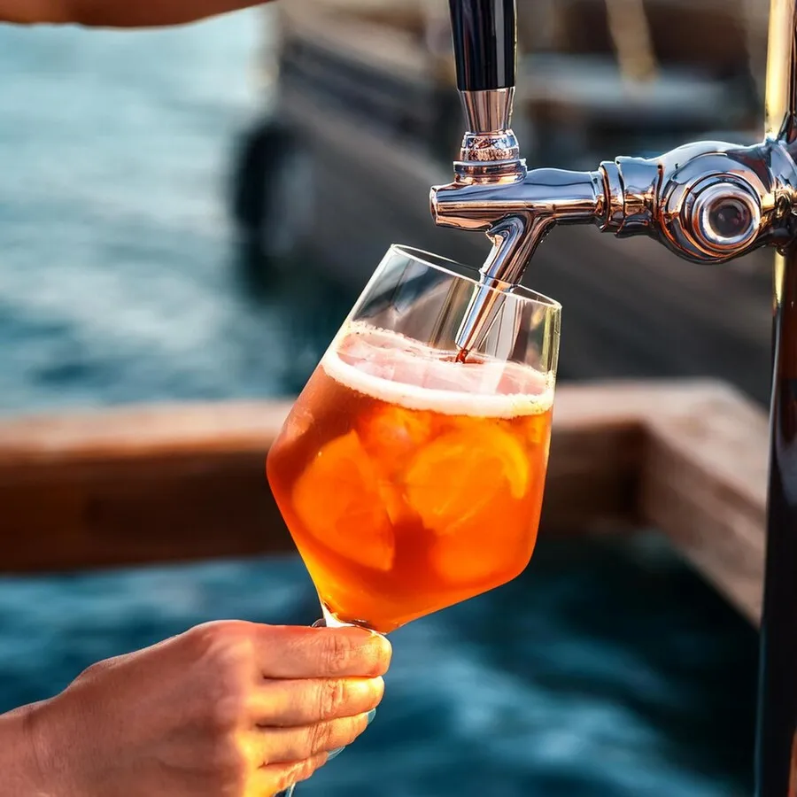 Fûts de cocktails prêts à servir Mojito et Spritz en location pour réception en Normandie