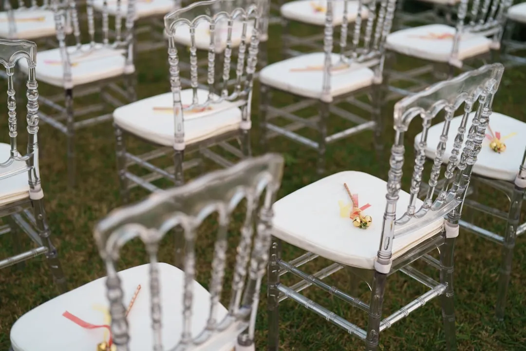 Location Chaise Napoléon transparente Crystal design pour événementiel professionnel ou mariage moderne