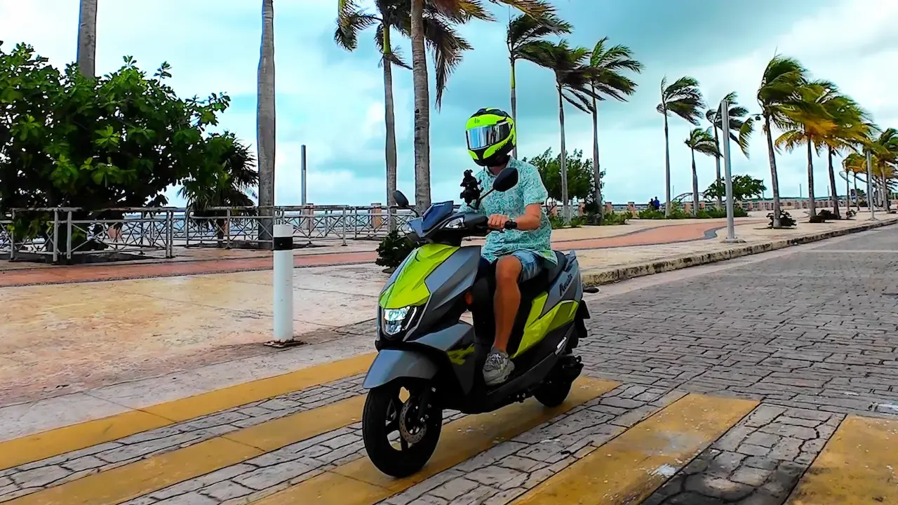 Suziki Avenis driving