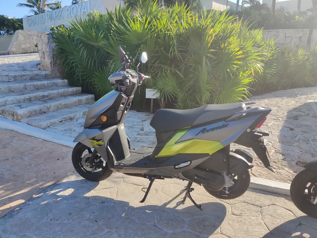 Suzuki Avenis rent Grand Park Royal Hotel Zone