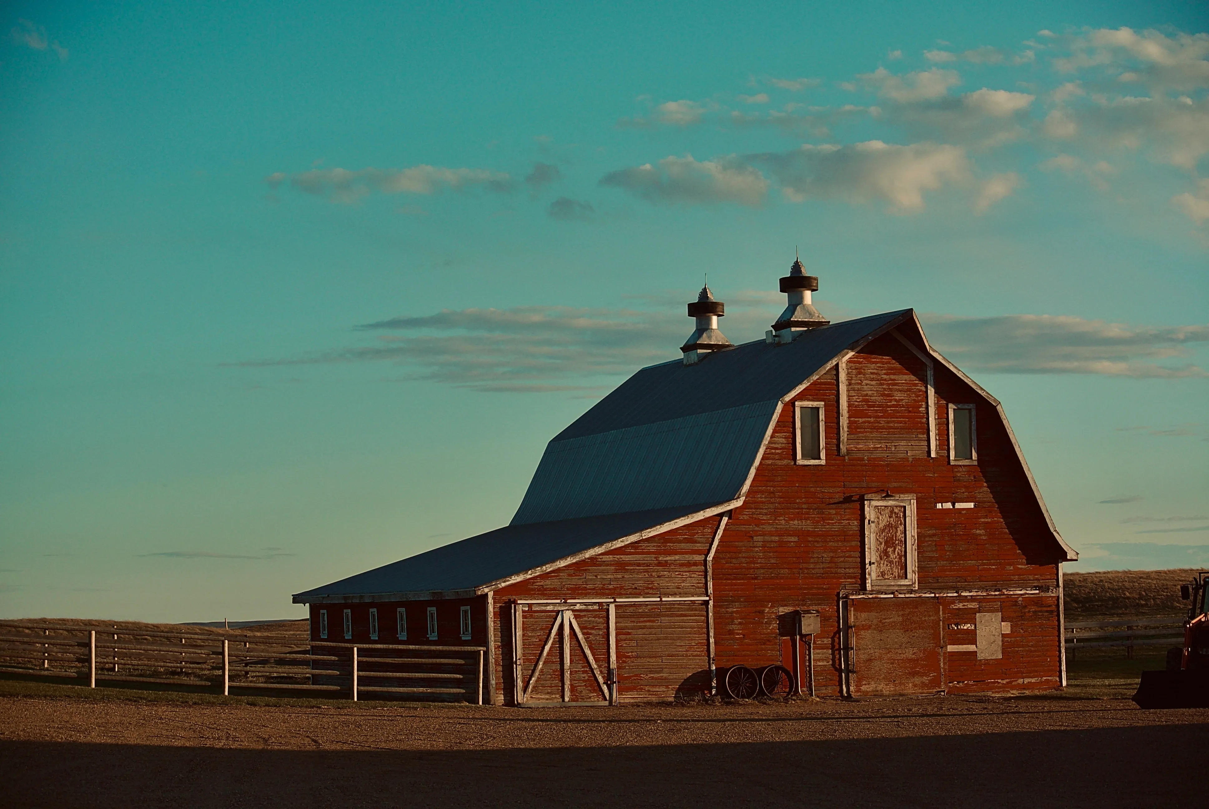 Wedding barn with clear blue skys, the perfect day for a wedding.