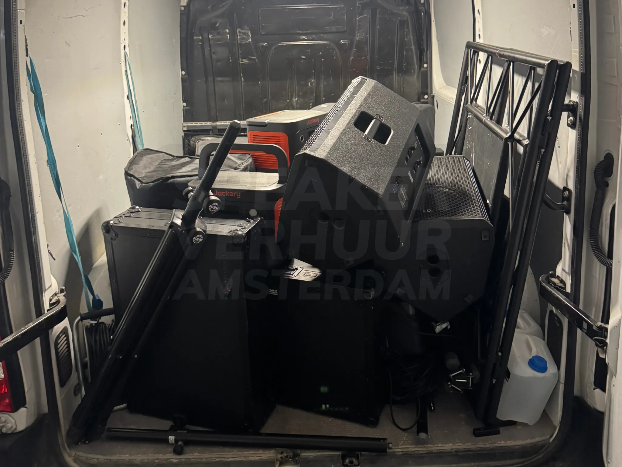 Speakerset op accu op een buitenlocatie in Amsterdam