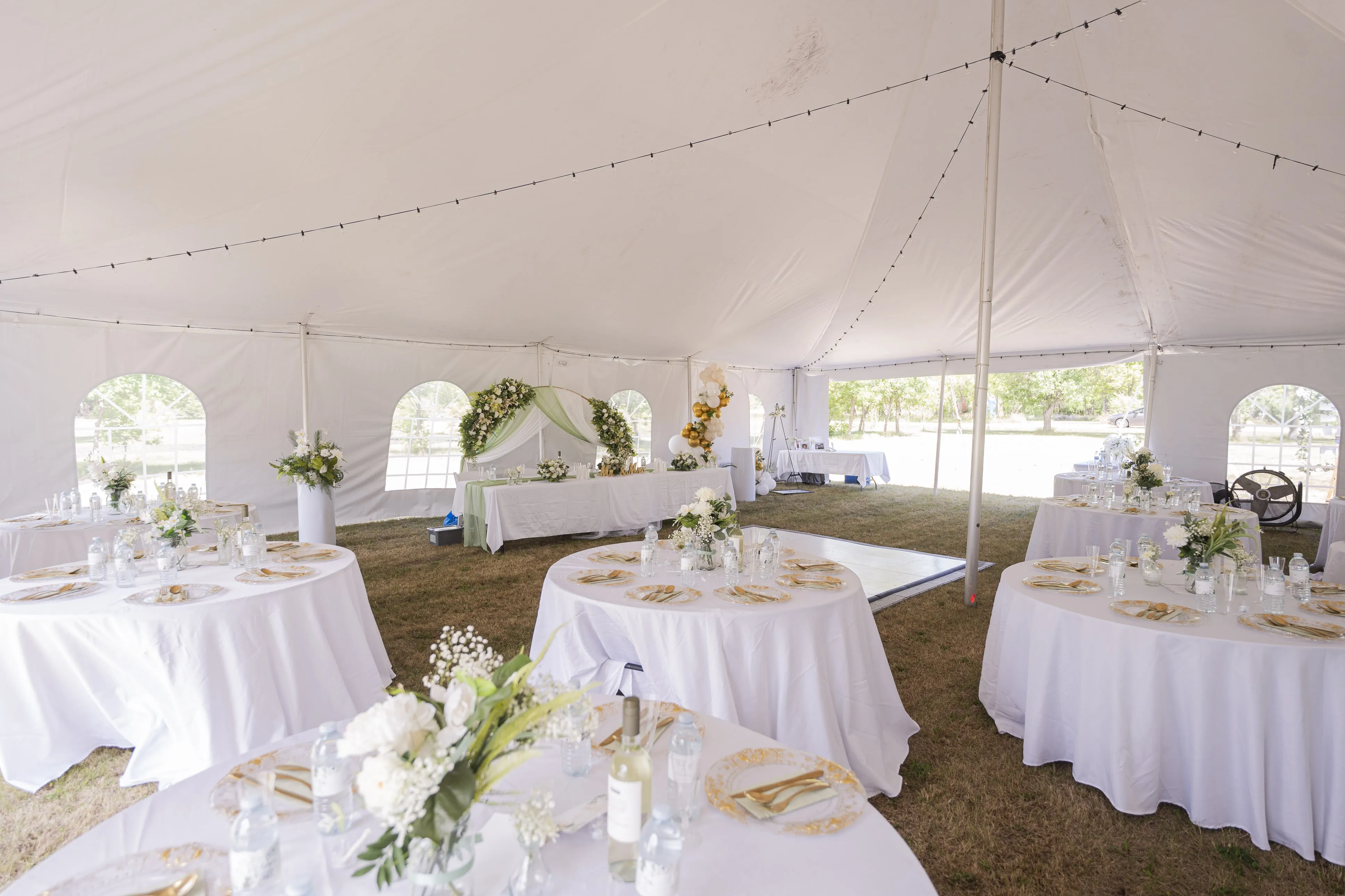 100_people_wedding_tent_Rental_Winnipeg