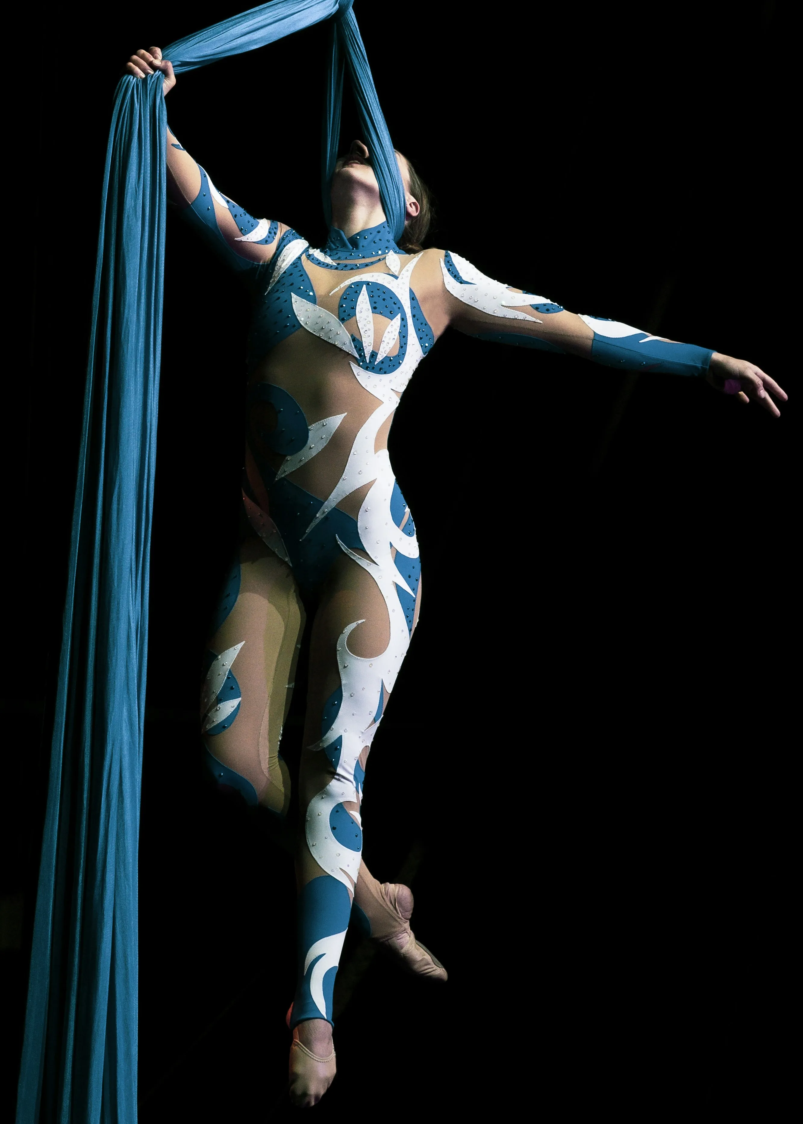 SILKS AERIALS & STILTS