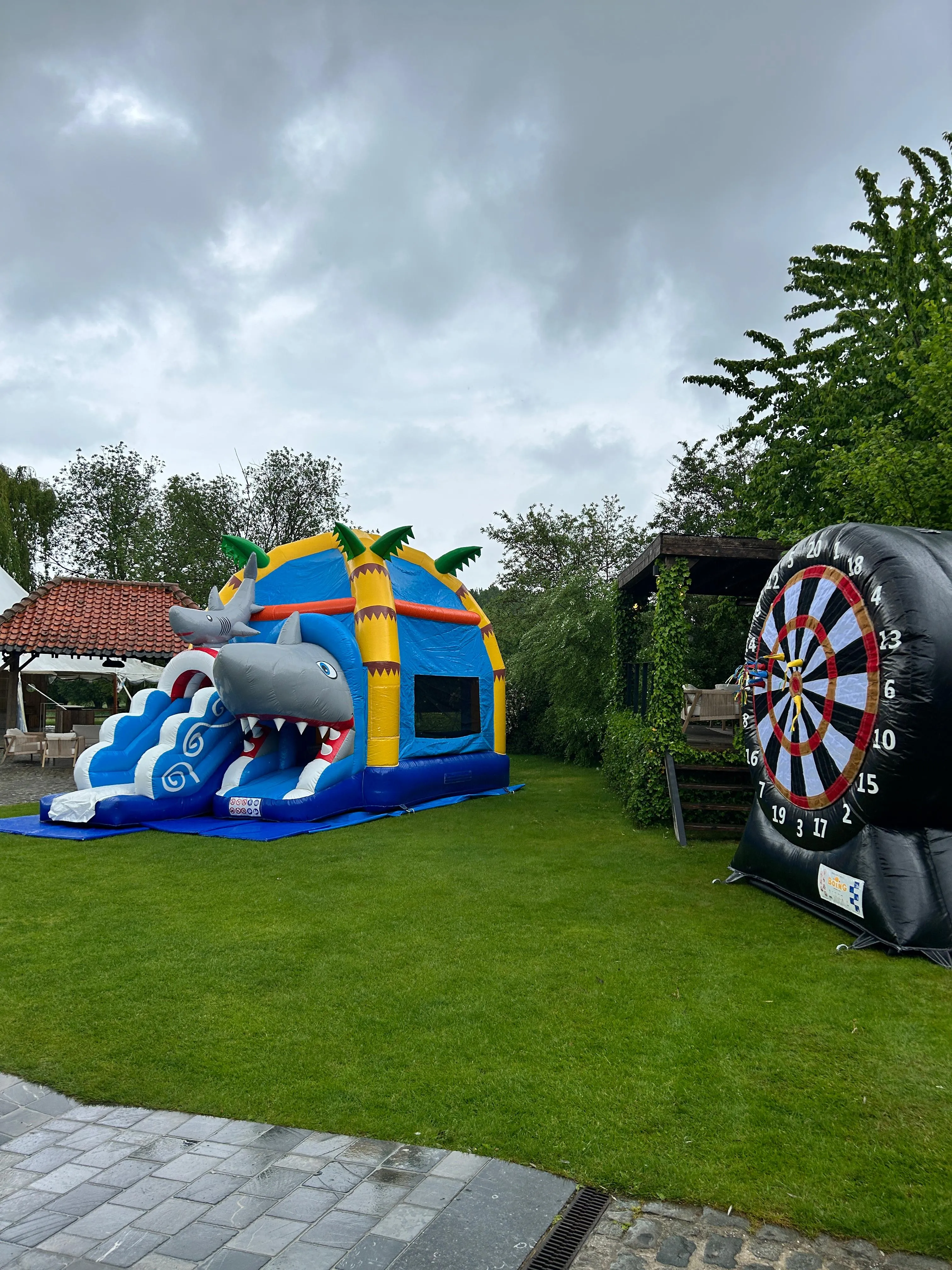 Shark attack springkasteel + Mega Darts