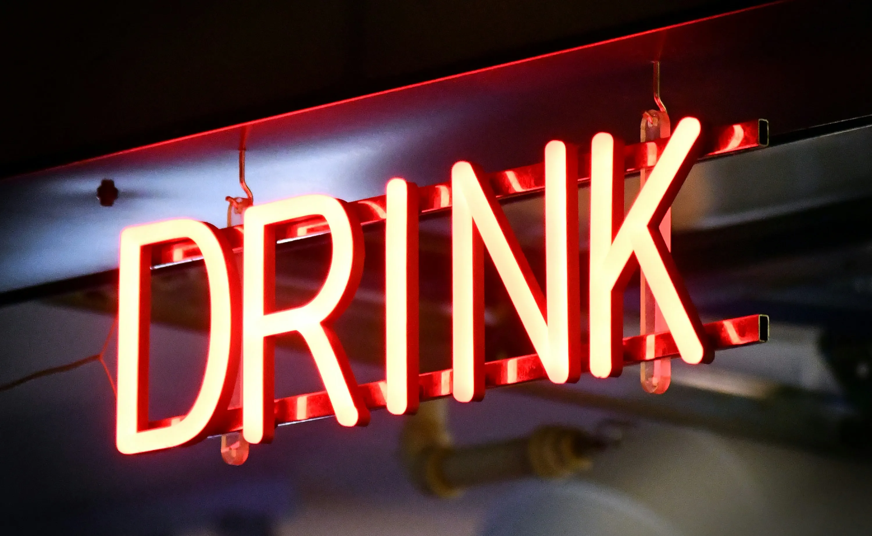 neon sign met drink text