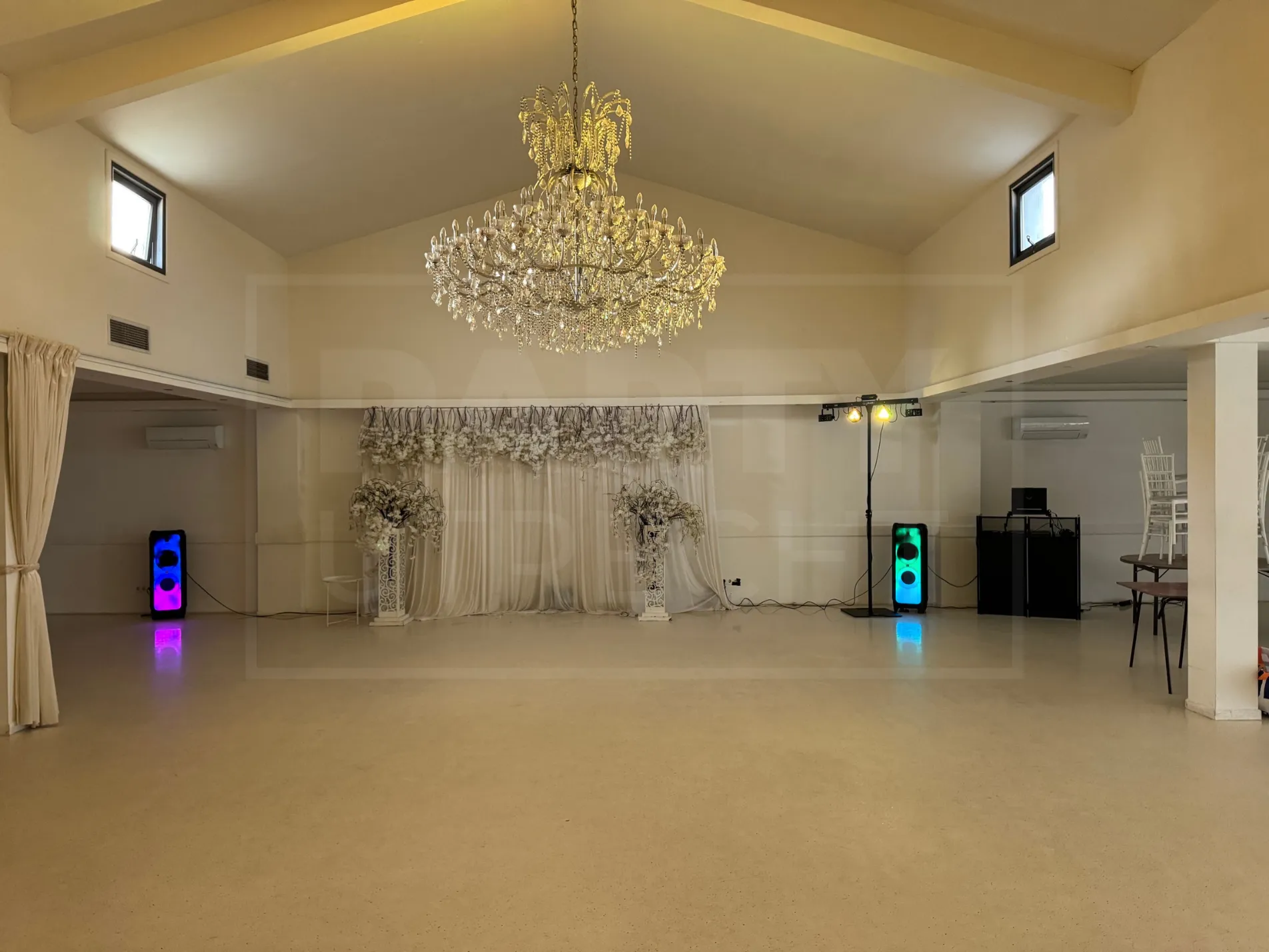 JBL feestpakket met speakers en verlichting huren in Utrecht