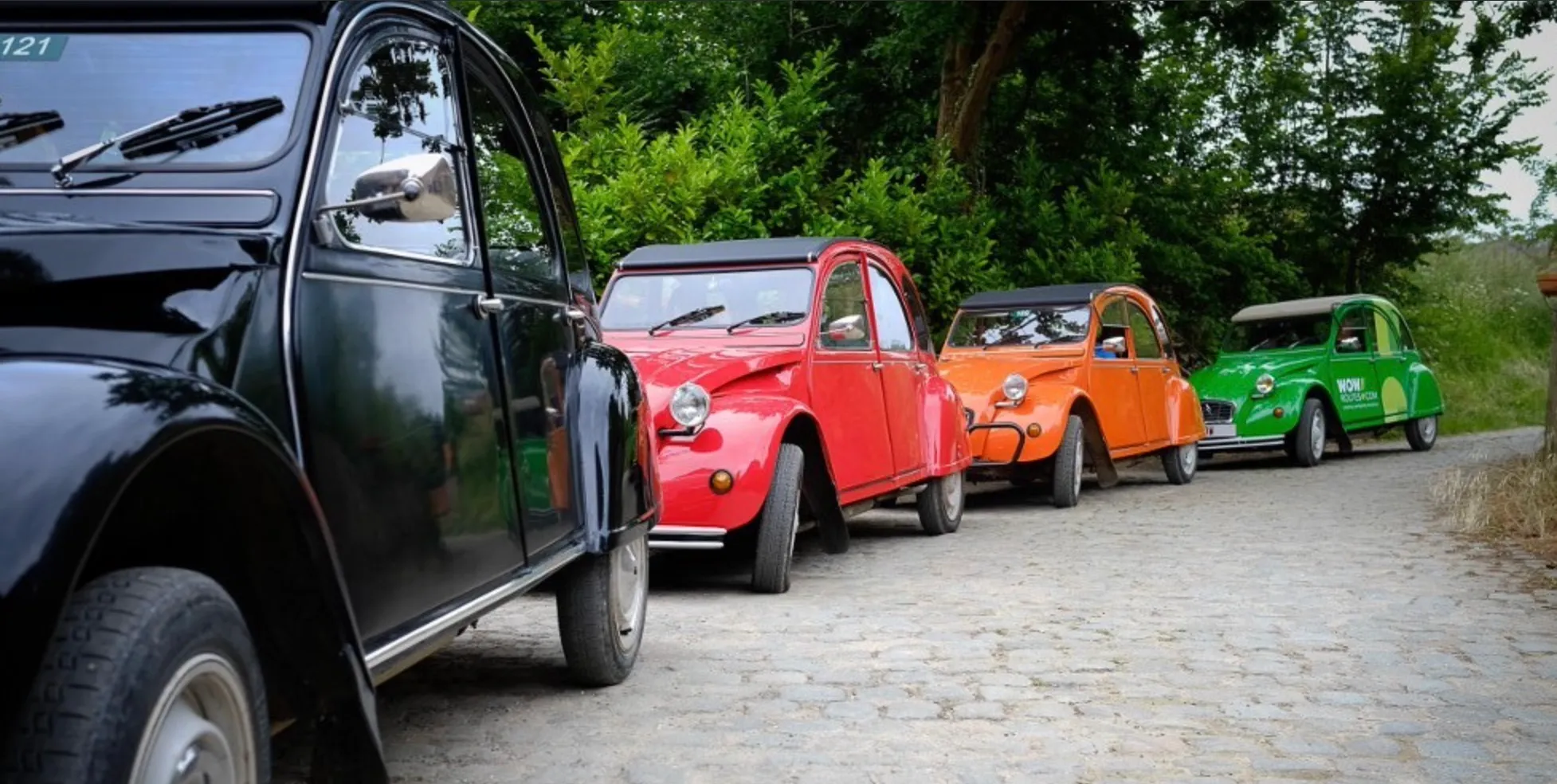 2CV, Méhari en DS te huur voor teambuilding WOW Routes
