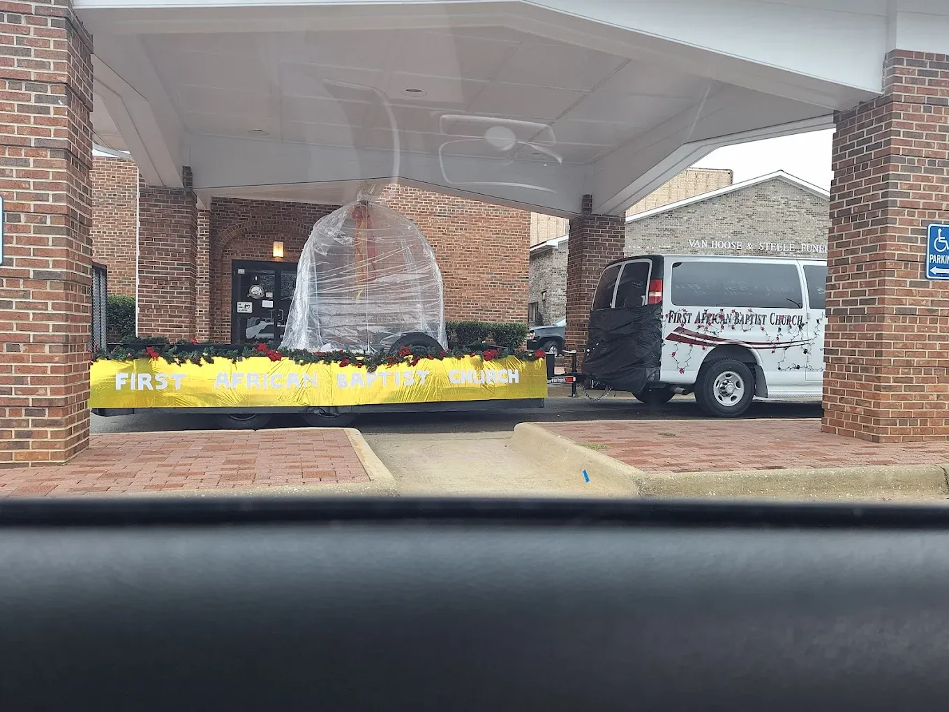 A photo of a trailer decorated for a Christmas parade