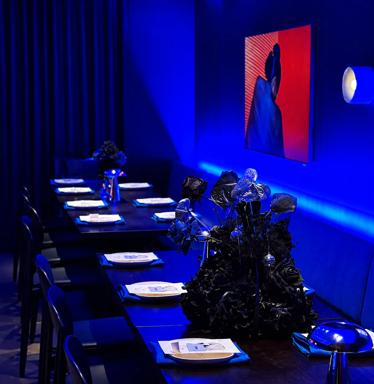 Mirella’s 30th birthday featuring neon accents and a deep cobalt blue editorial tablescape styled by Miss Events Melbourne
