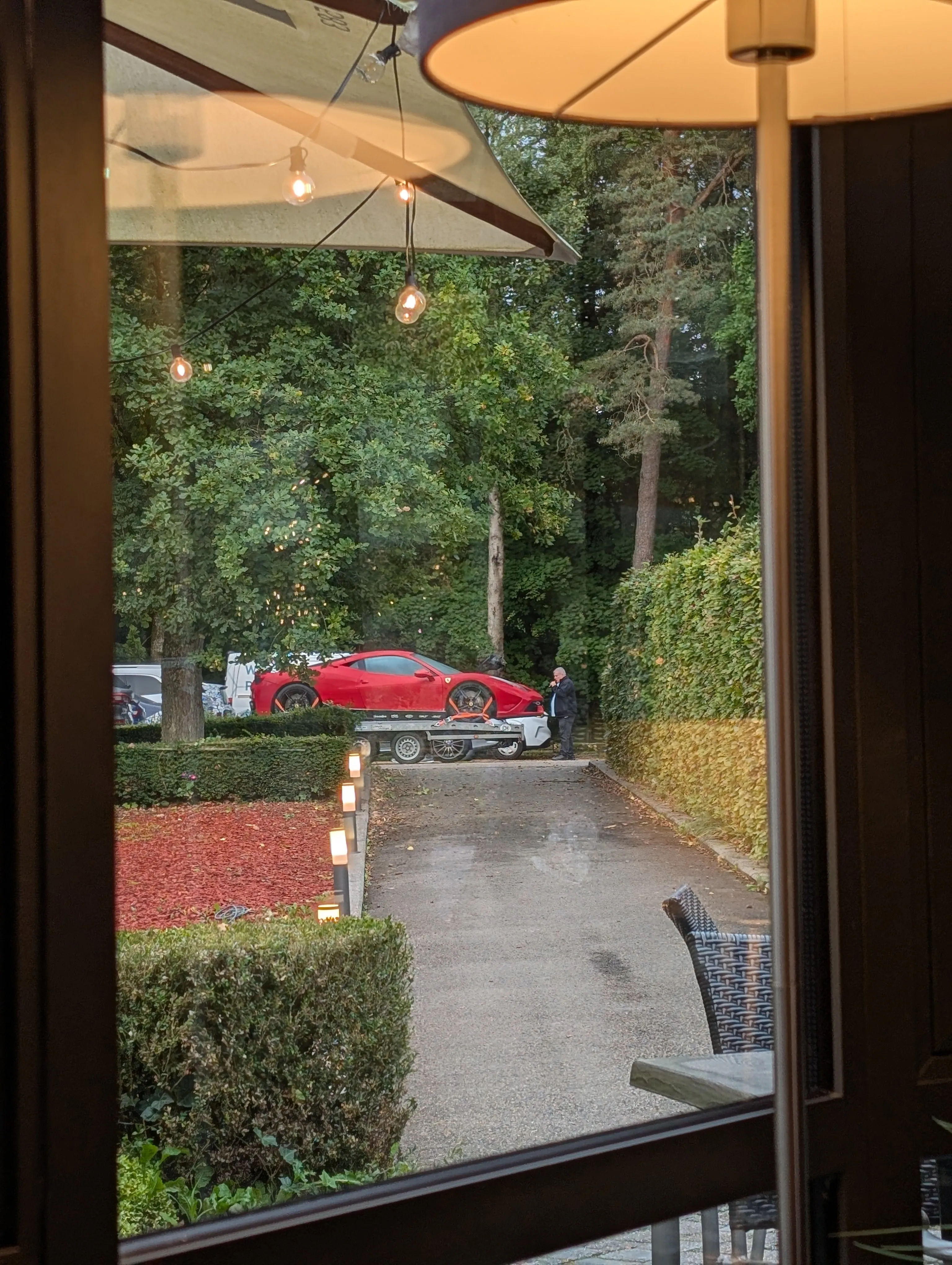 Ferrari auf Anhänger
