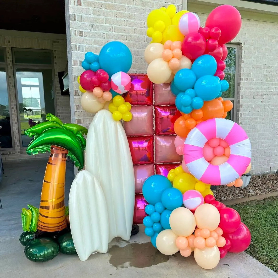 beach theme balloon arch