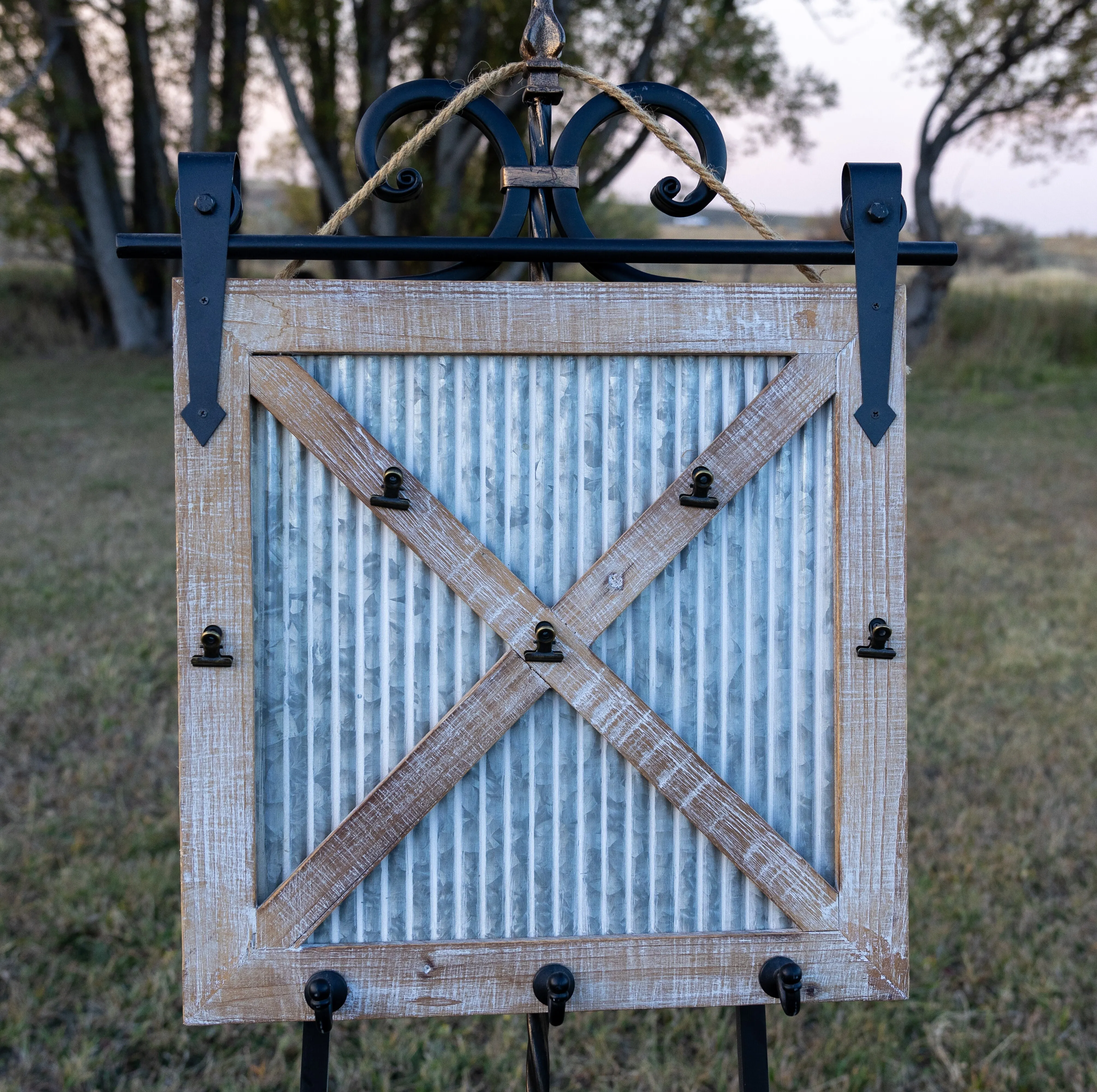 Barndoor Picture Holder