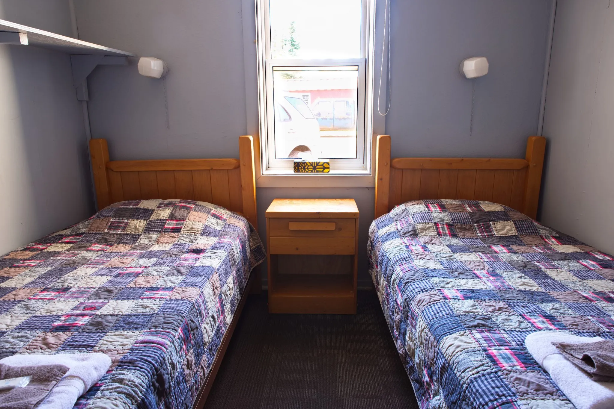 GH-5 - Chambre deux lits simples - salle de bain commune