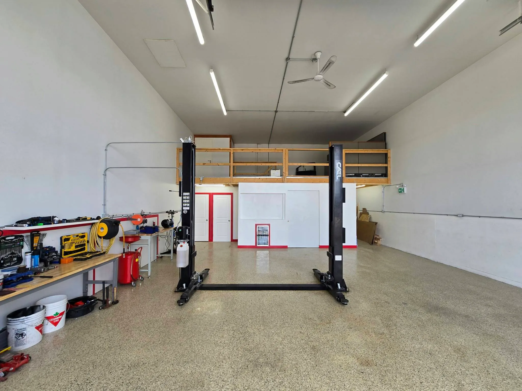 DIY Automotive Bay – M Square Rent-a-Shop
