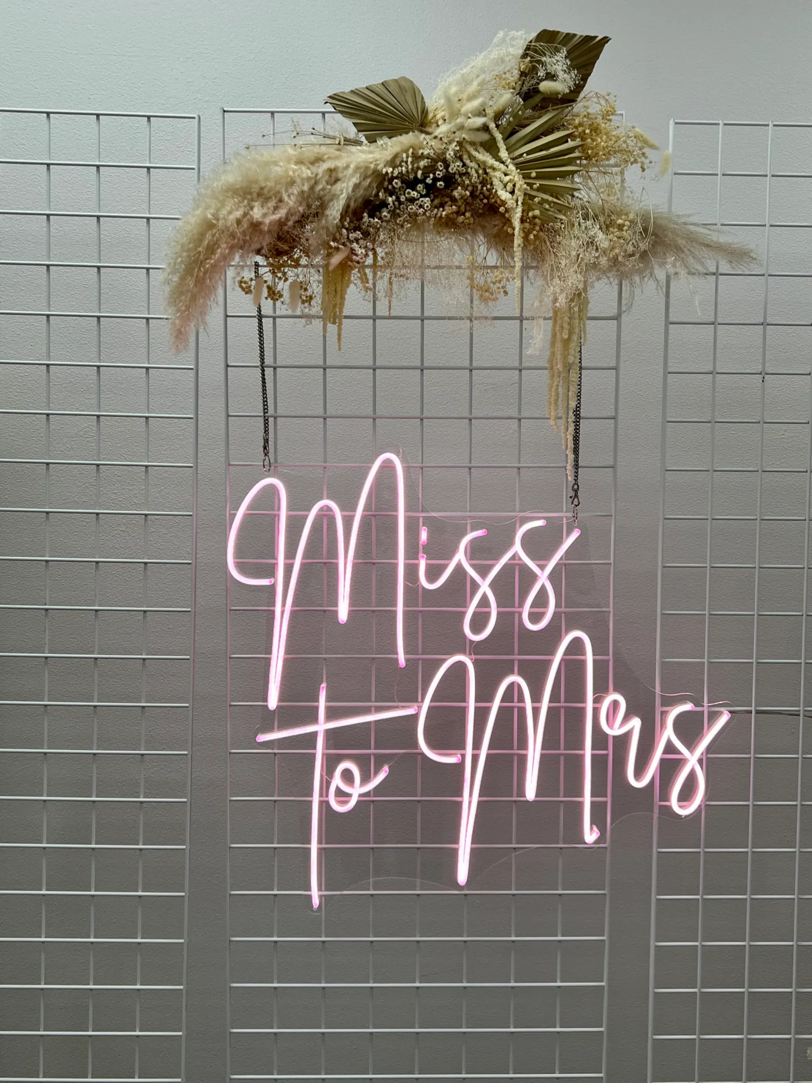 Neon Sign - Miss to Mrs