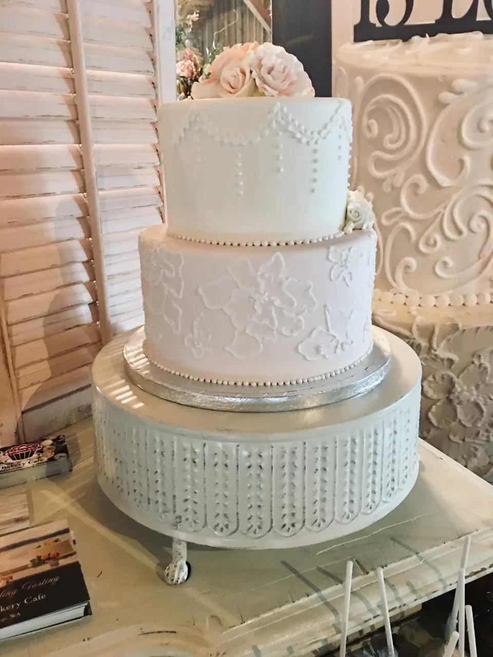 "Mia" Metal Cake Stand