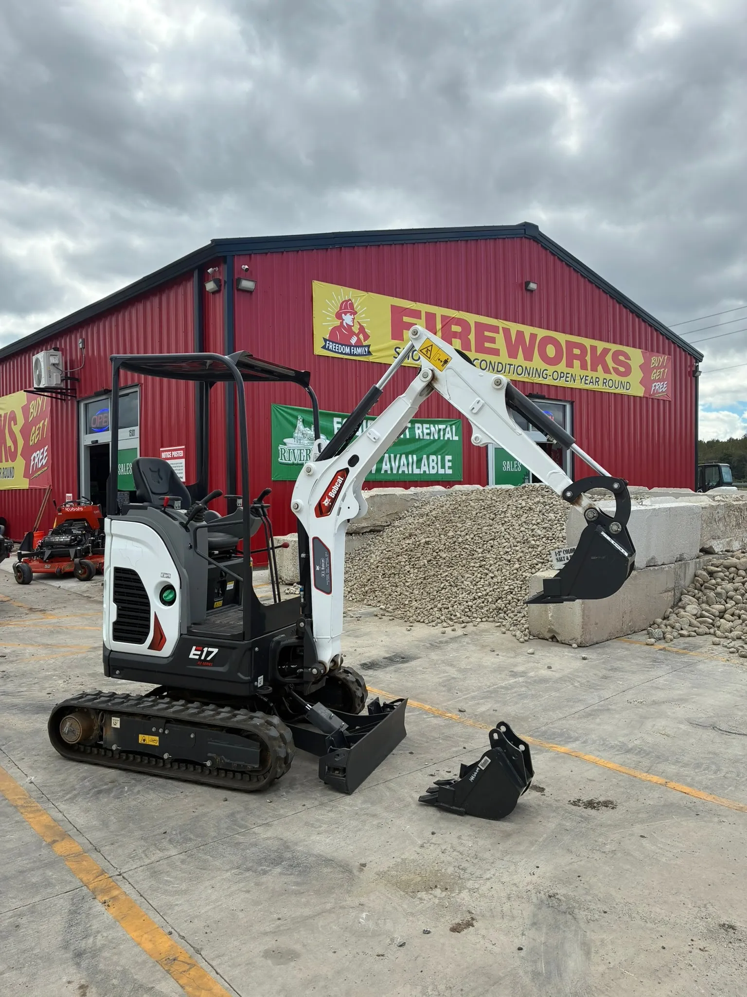 Bobcat E17 Mini Excavator