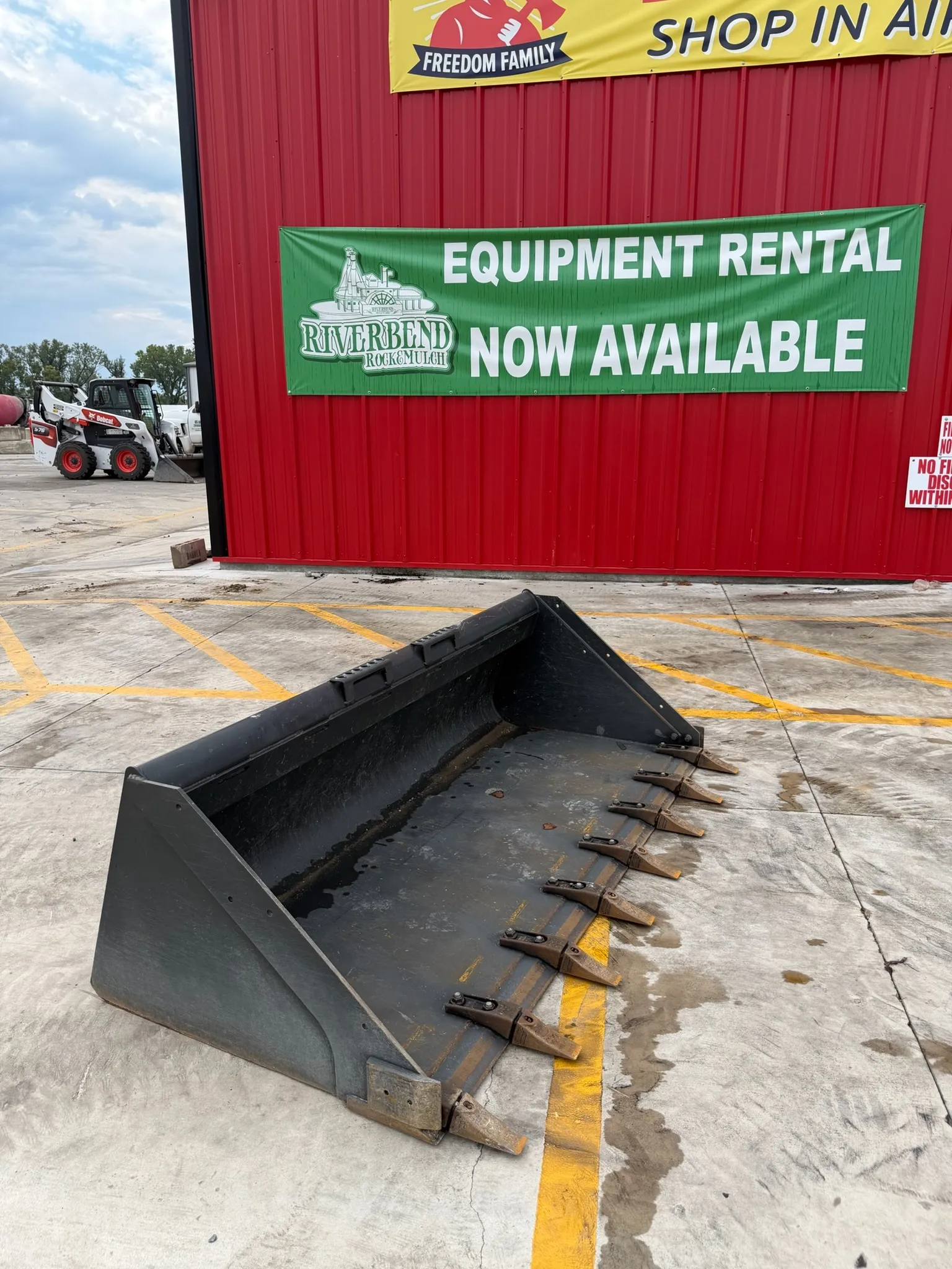 Bobcat 84" Tooth Bucket Extra