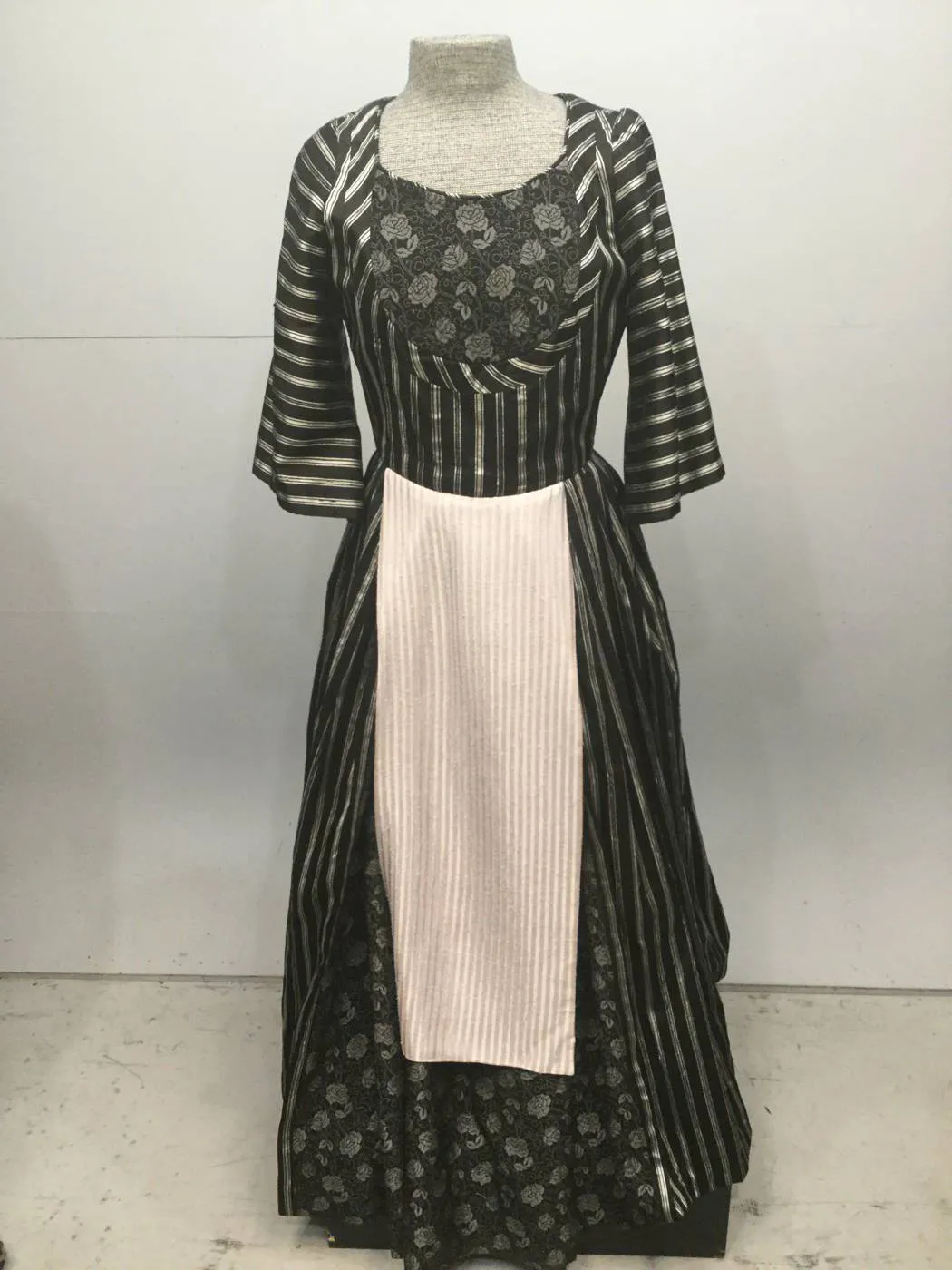 18th Century Revolution Gown 09015787