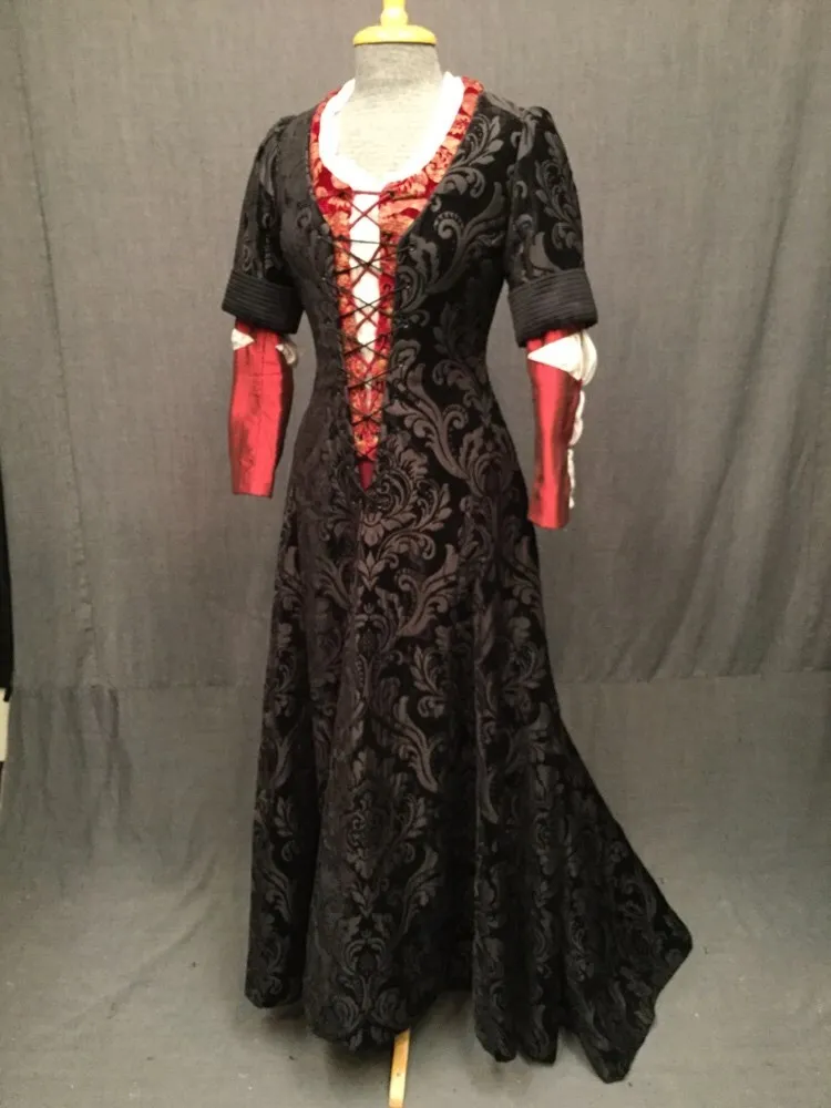 15th Century Renaissance Gown 09045167