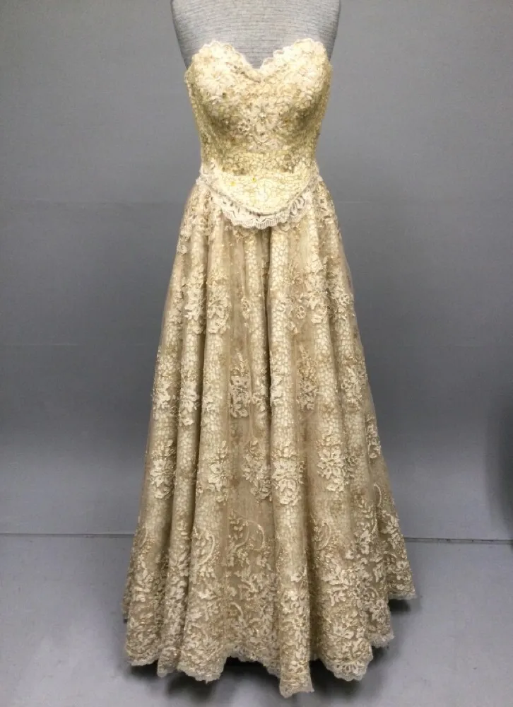 Modern Gown 09042776