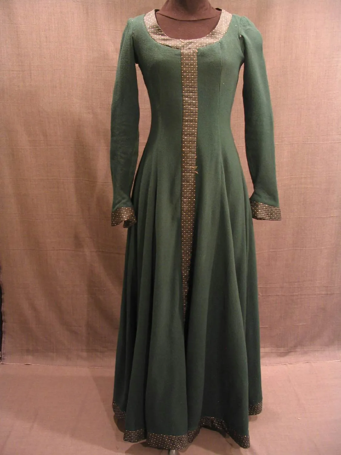 Medieval Dress 09027435