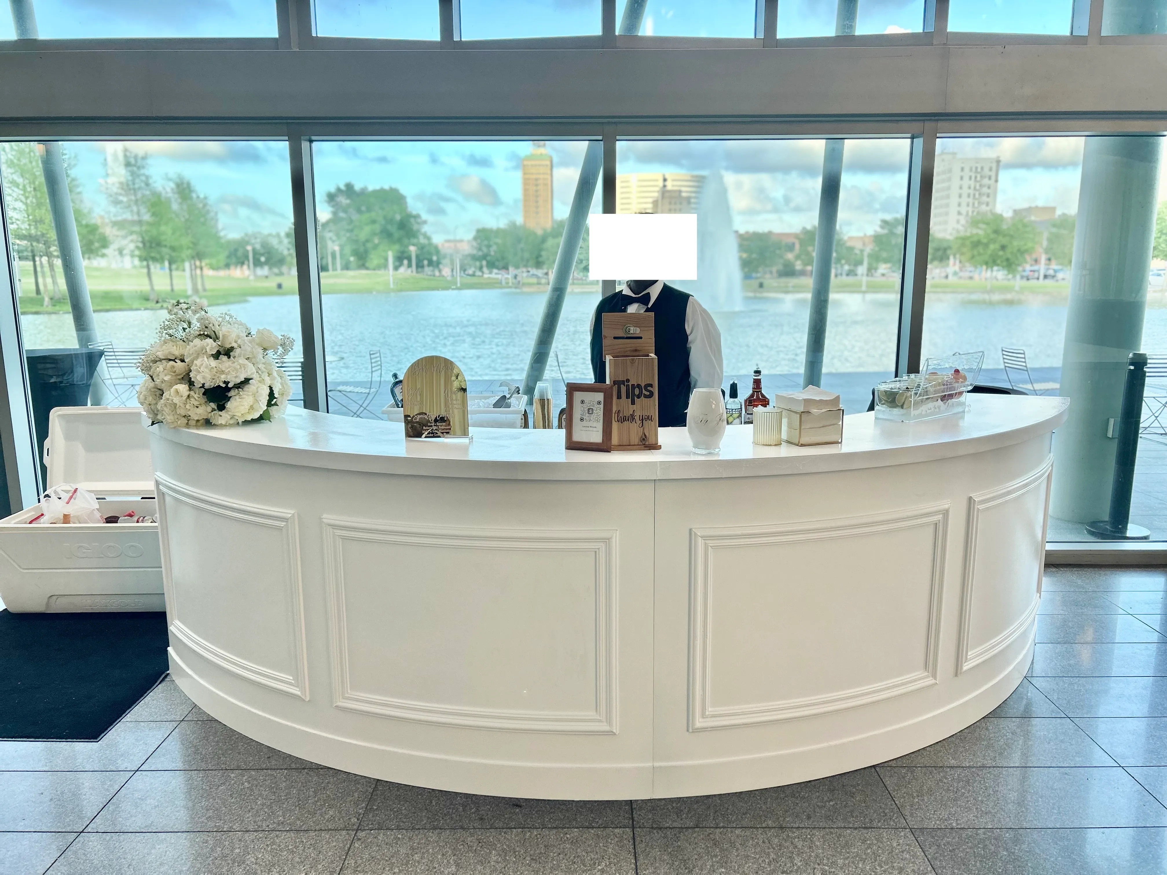 WHITE SEMI-CIRCLE BAR 