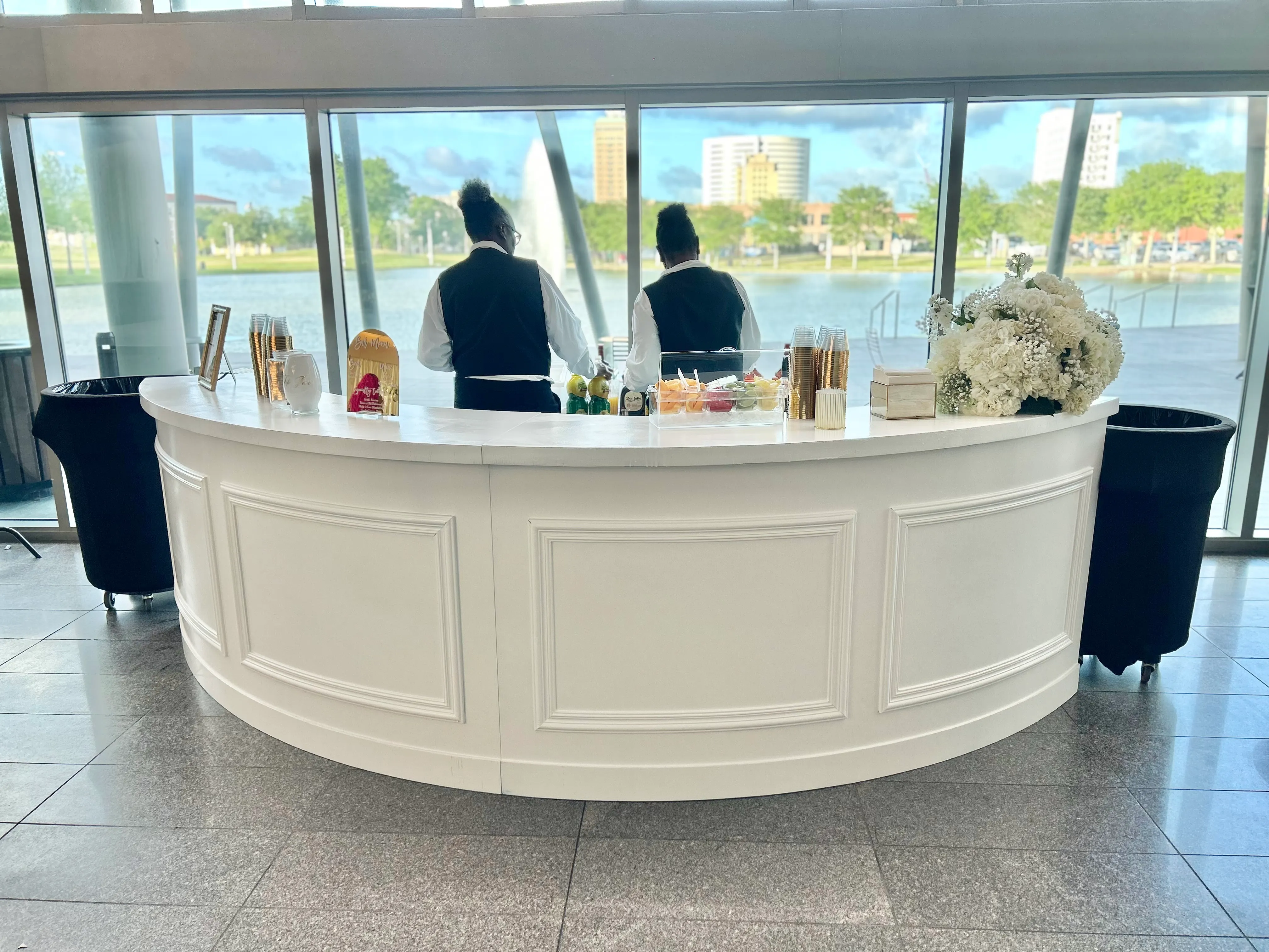WHITE SEMI-CIRCLE BAR 