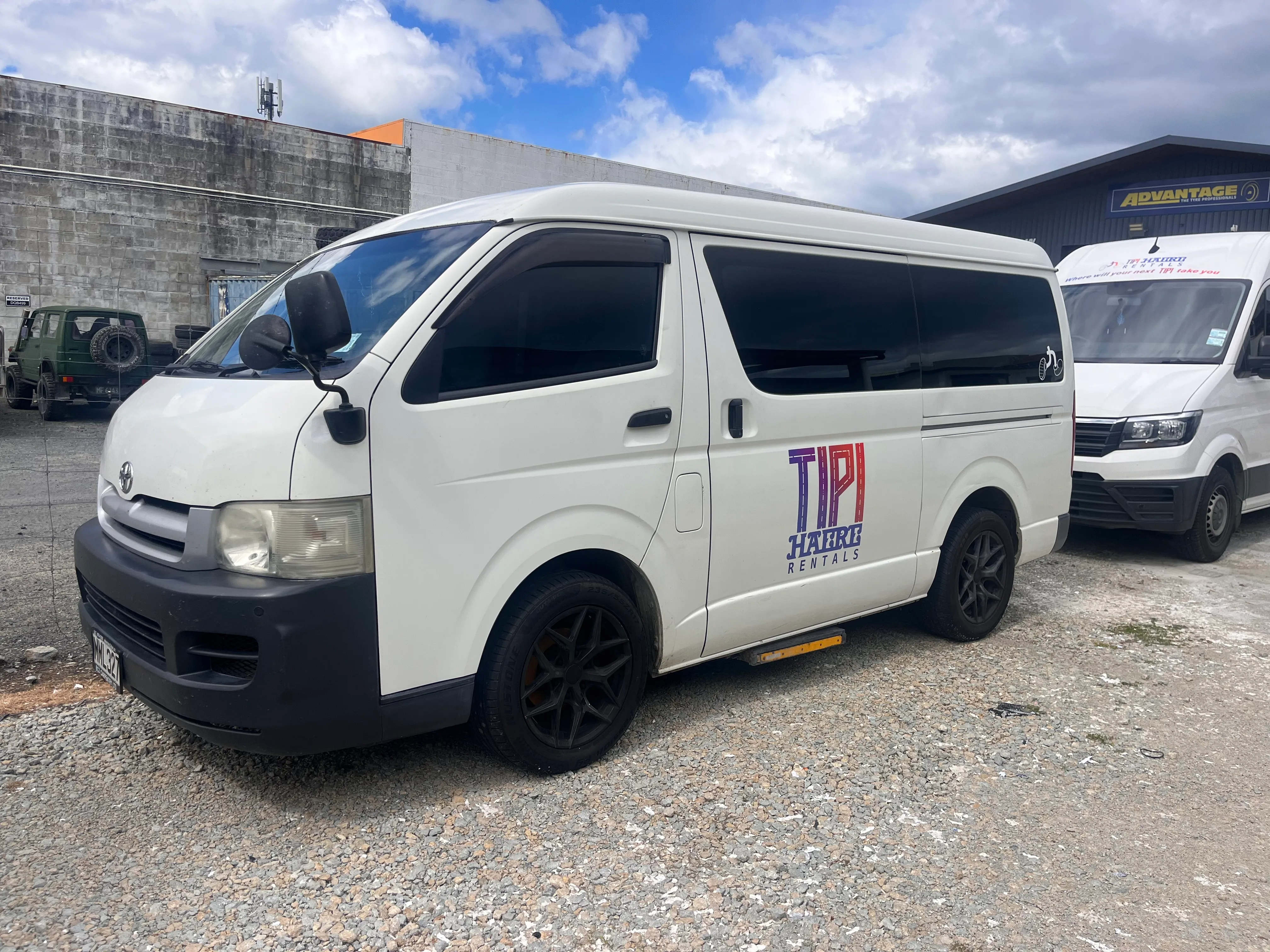 2013 Toyota Hiace - 10 Seater LNJ786