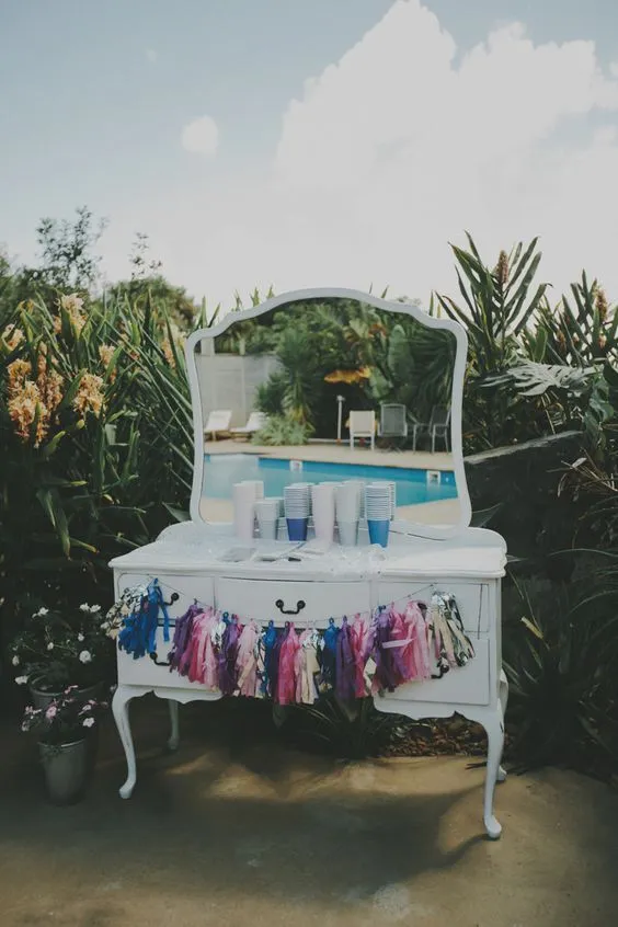 F U R N I T U R E  &  P R O P S