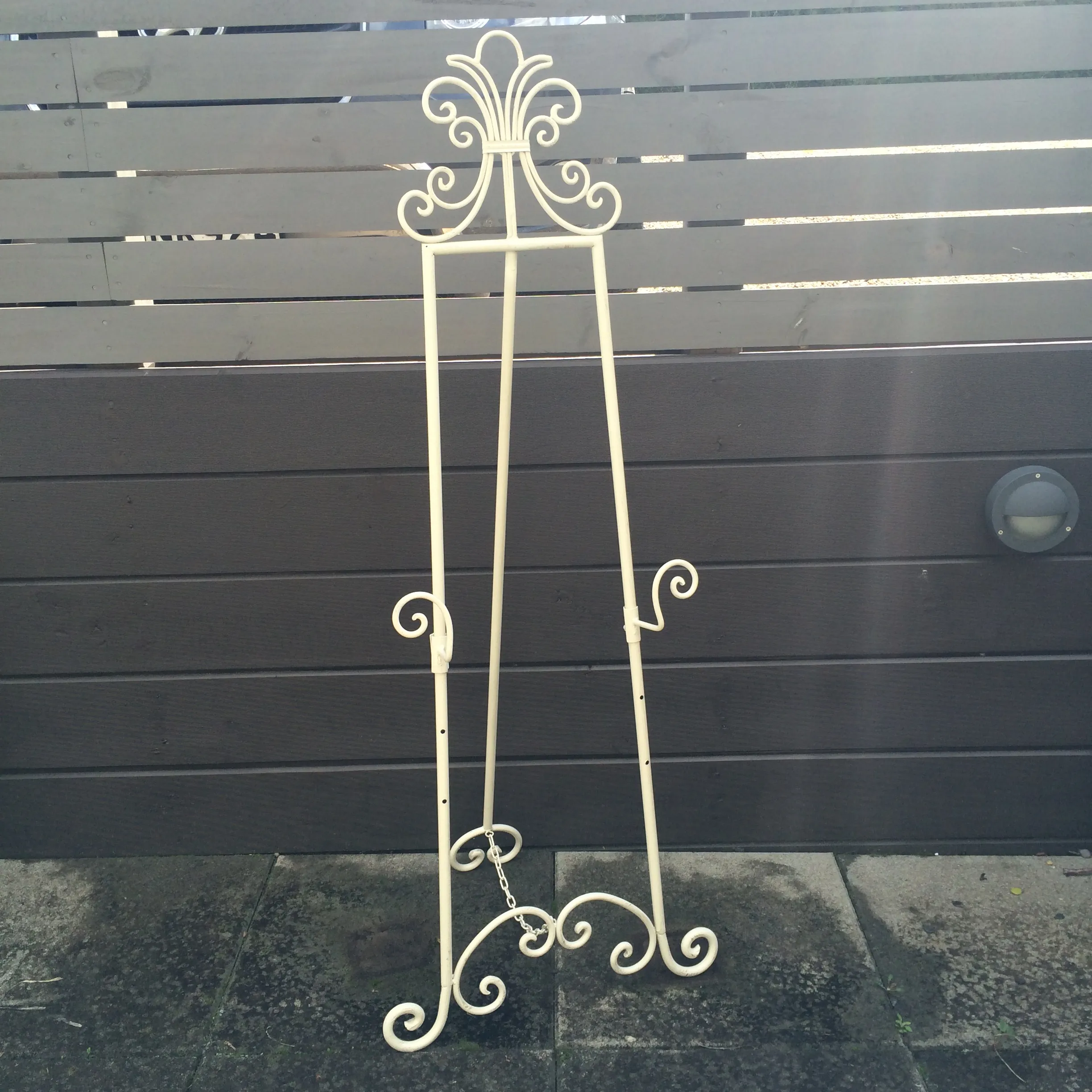 Metal Floor Standing Easel - Cream