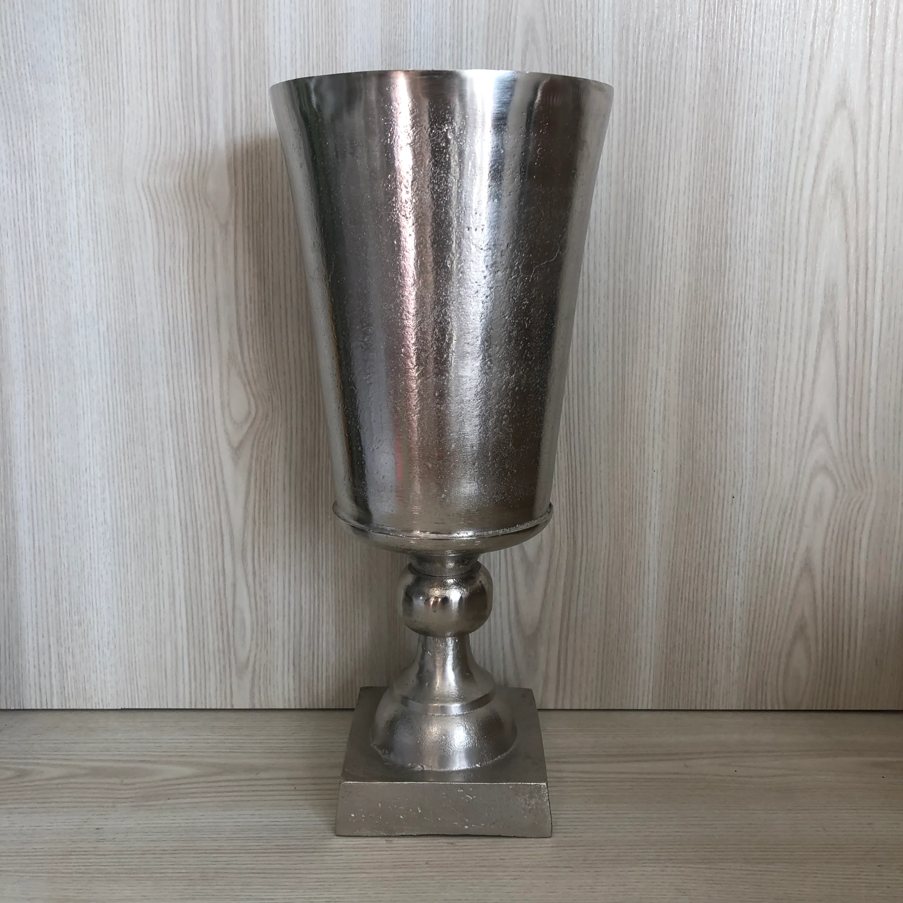 Botanical Metal Urn Large - Silver