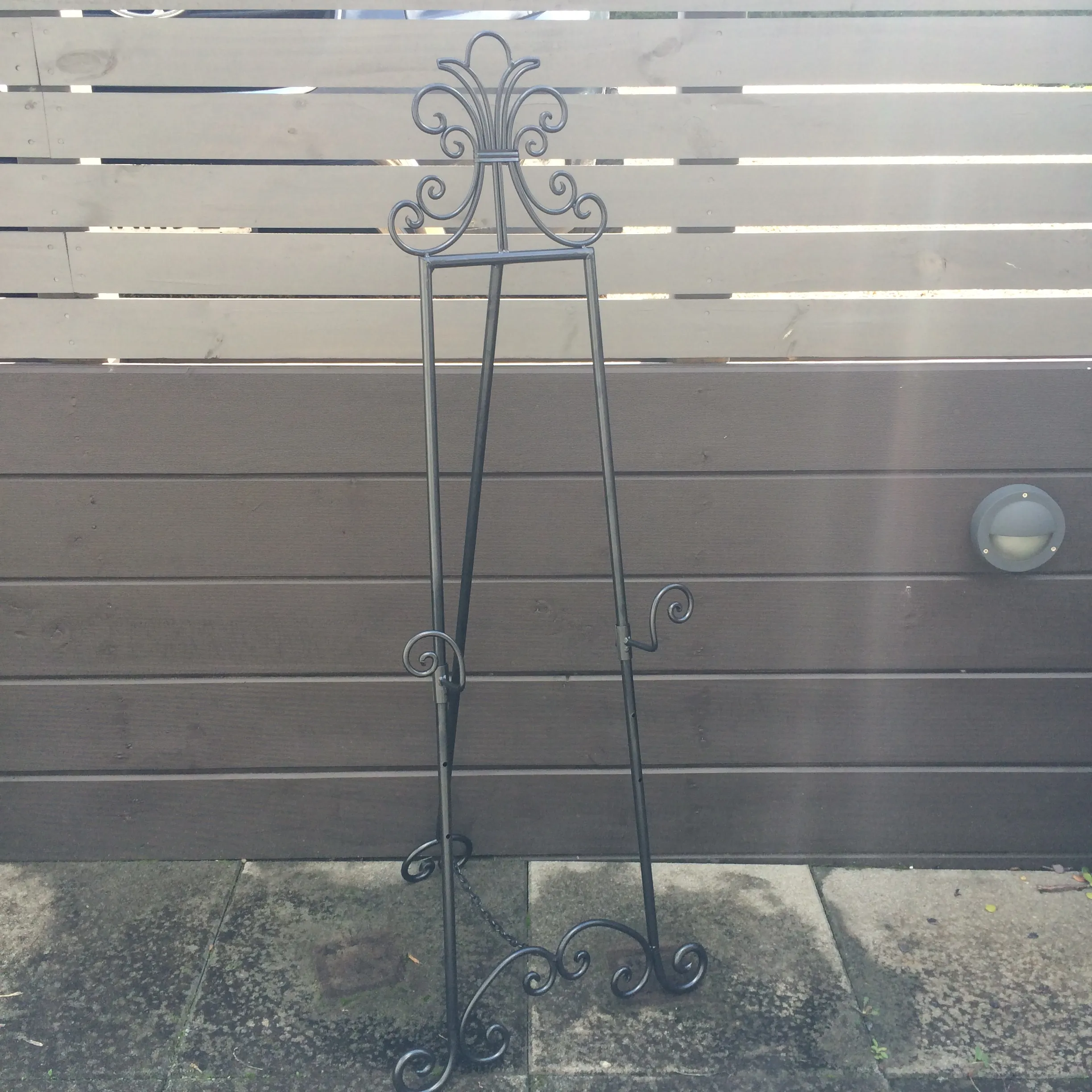 Metal Floor Standing Easel - Black