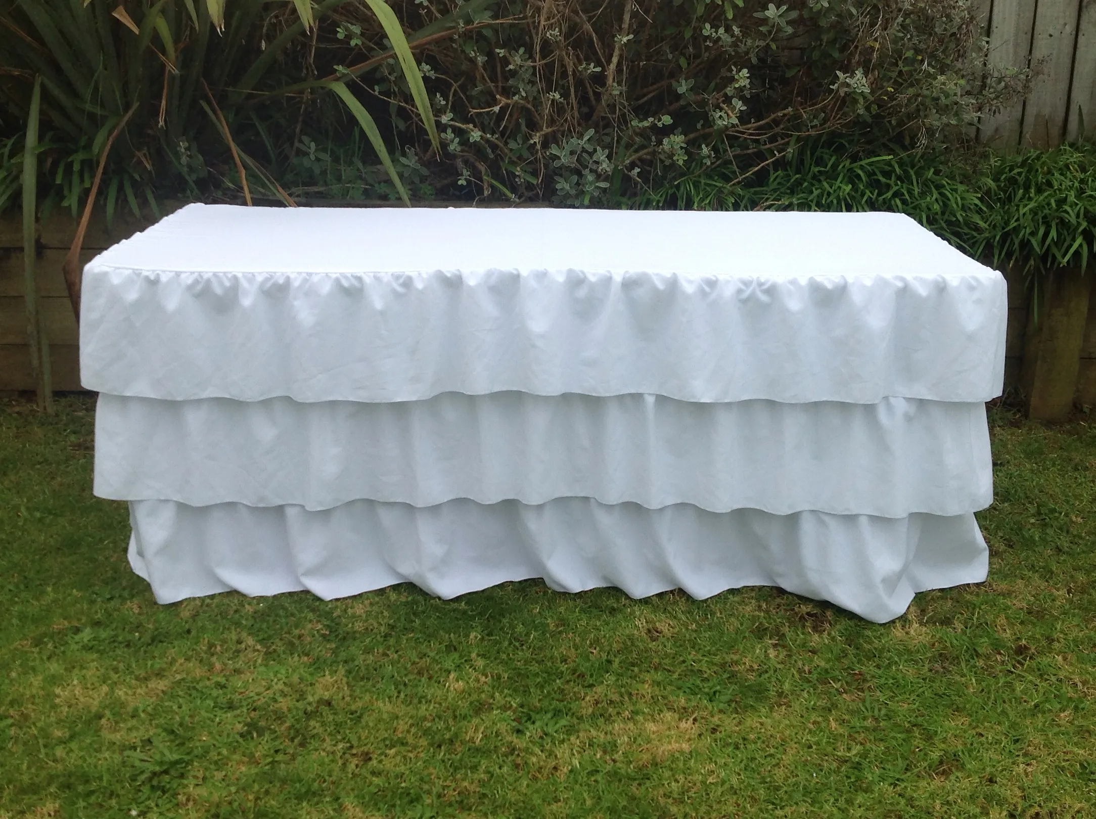 Ruffle Trestle Table Cloth - White